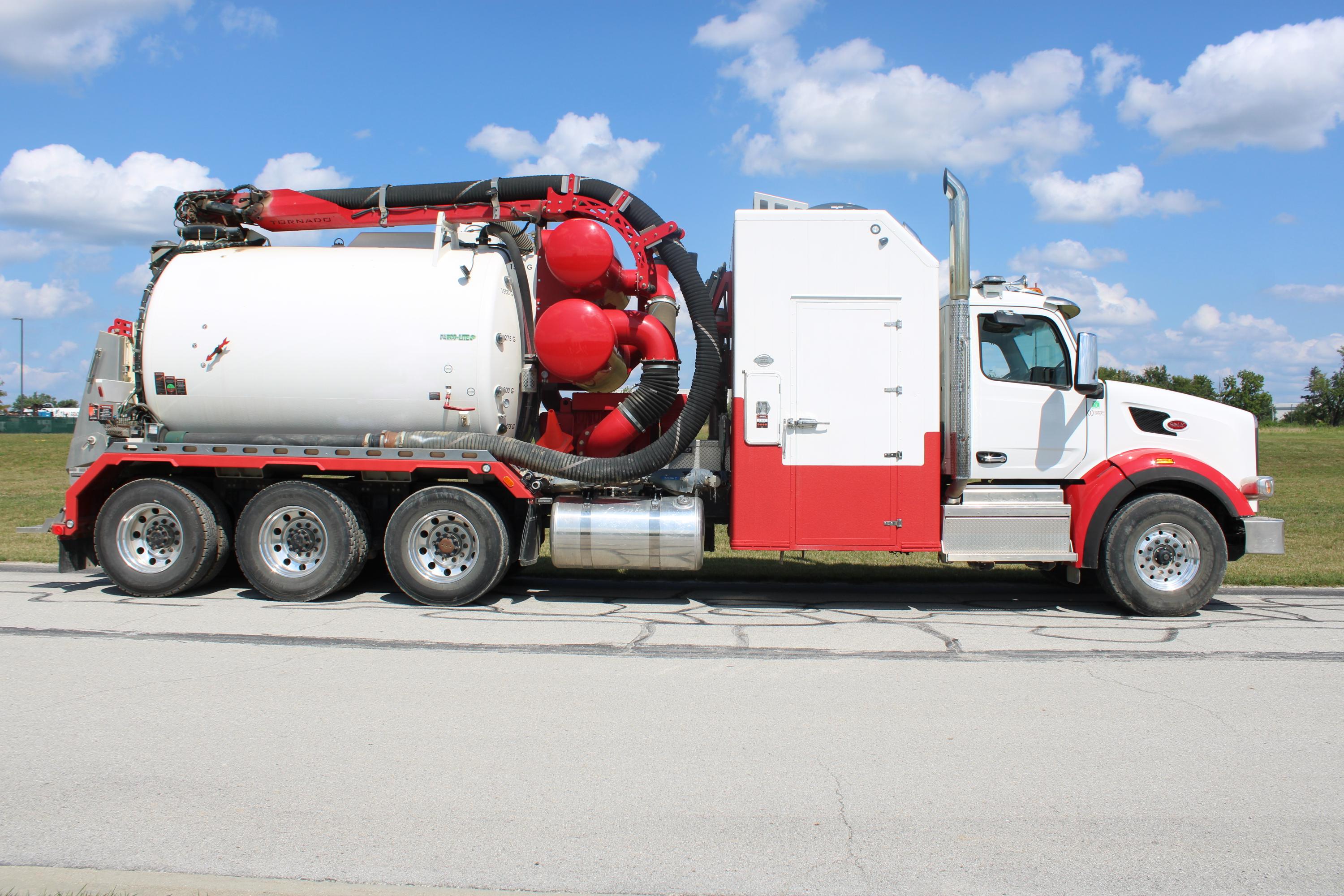 2024 Peterbilt Tornado Hydrovac - image 3