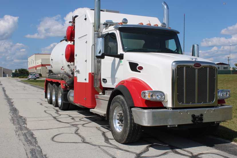 2024 Peterbilt Tornado Hydrovac — photo 4