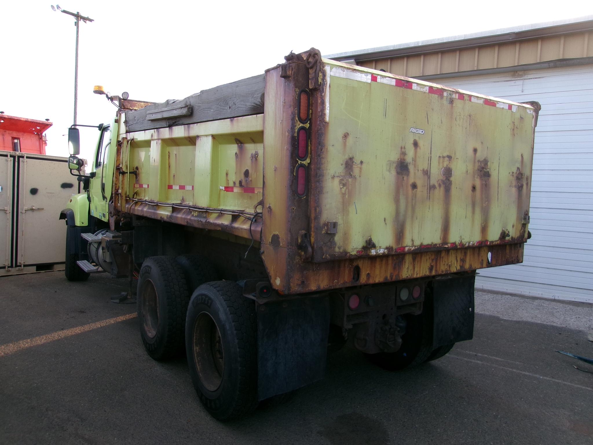2016 Freightliner Dump Truck - image 5