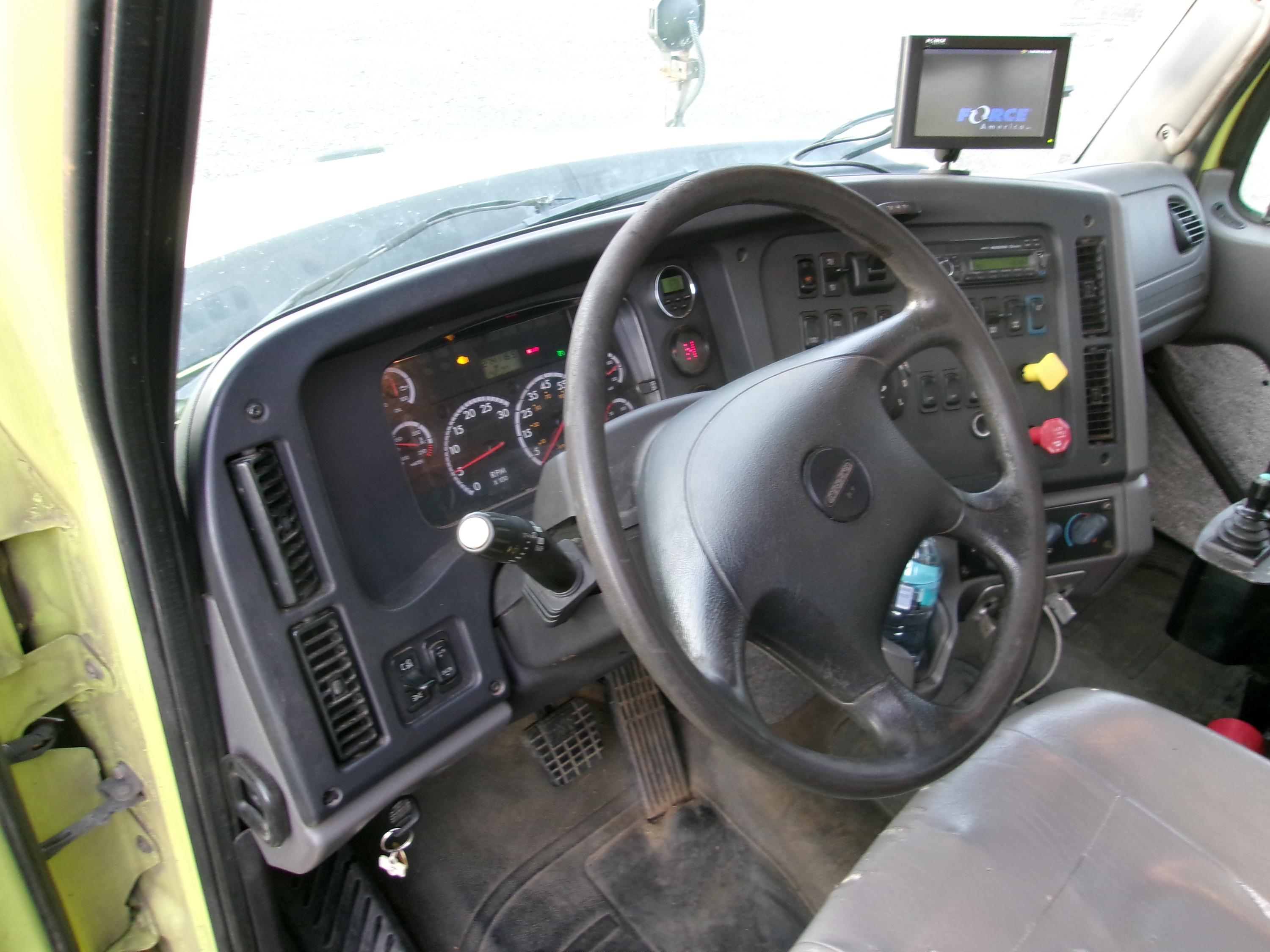 2016 Freightliner Dump Truck - image 8
