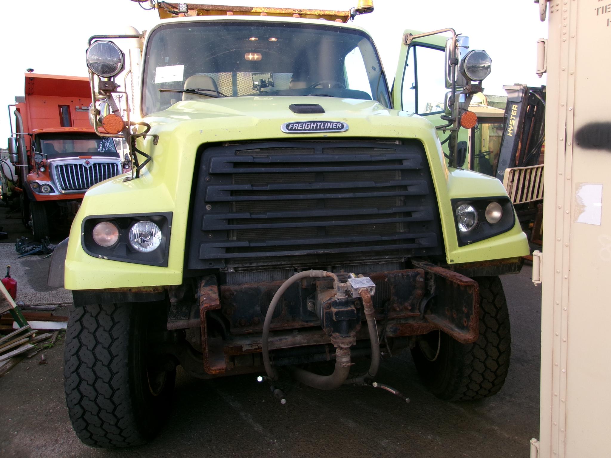 2016 Freightliner Dump Truck - image 3