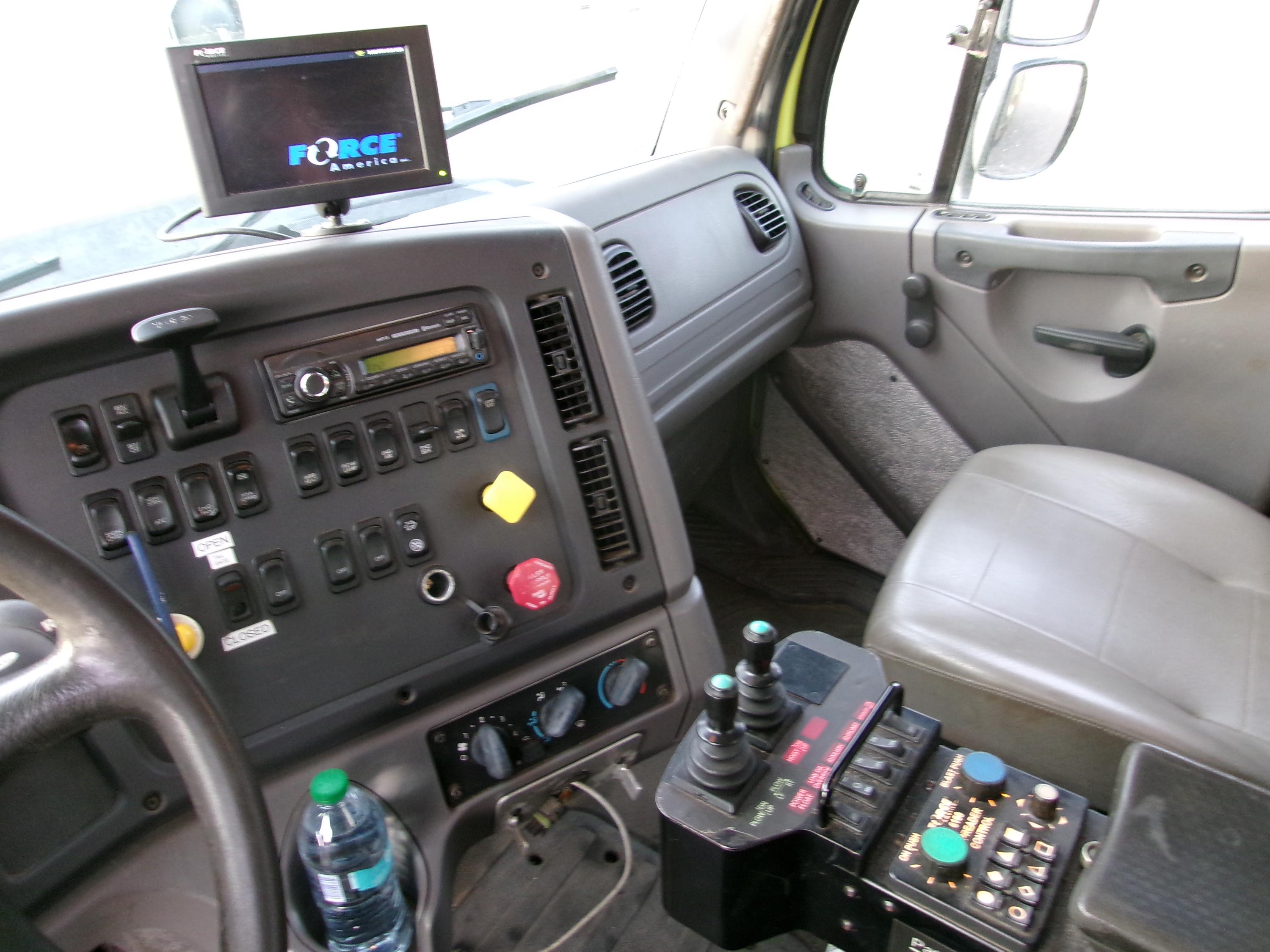 2016 Freightliner Dump Truck - image 7