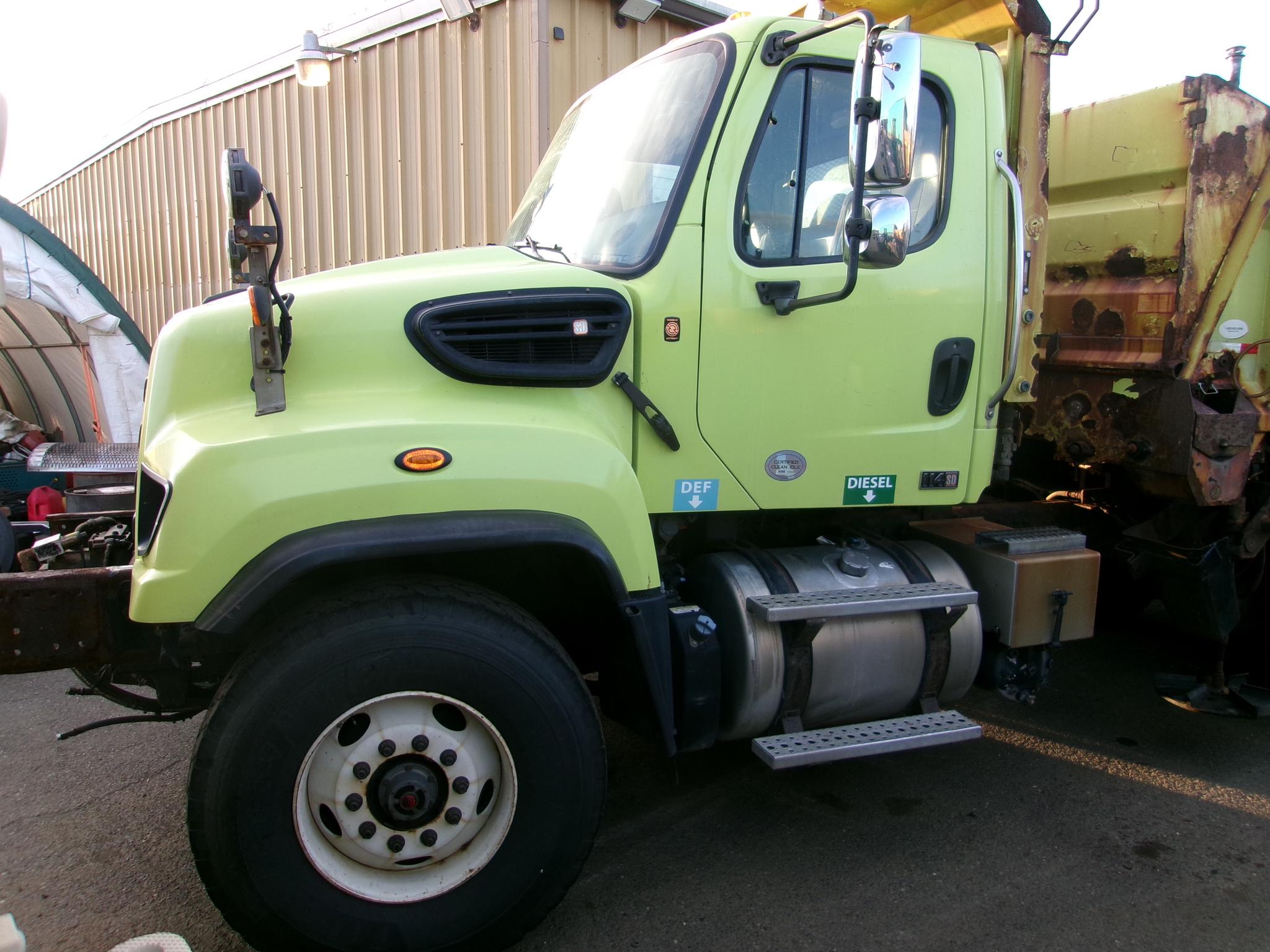 2016 Freightliner Dump Truck - image 1