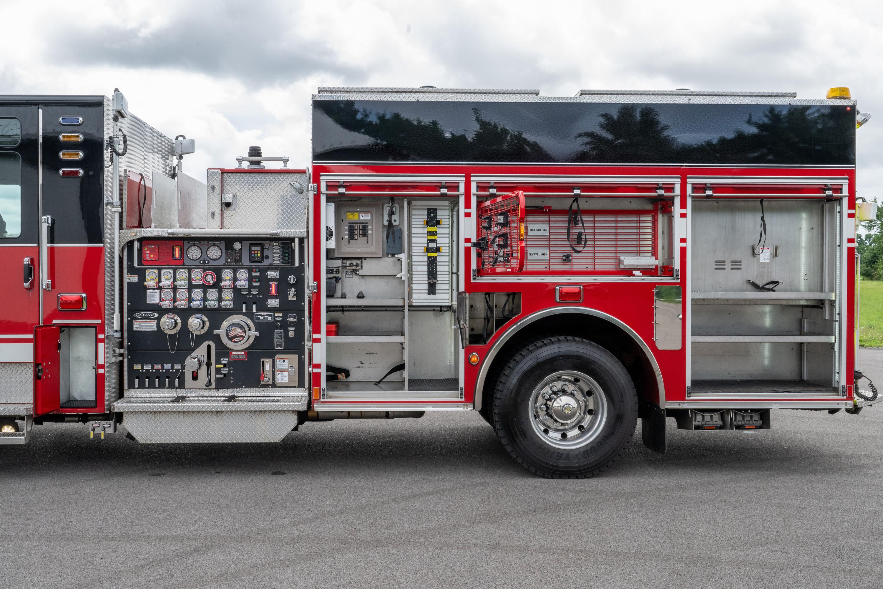 2016 Pierce Enforcer Pumper - image 113