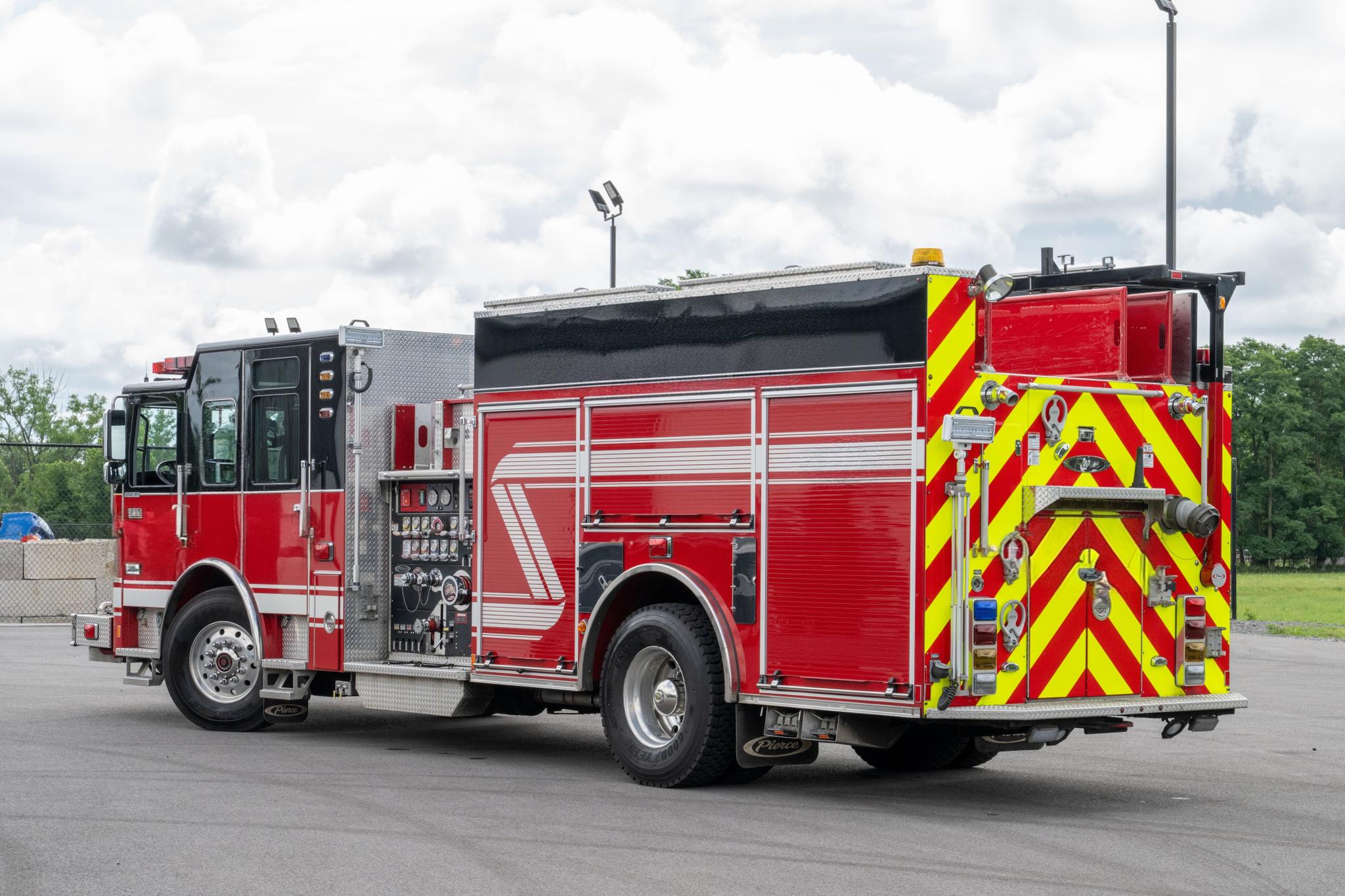 2016 Pierce Enforcer Pumper - image 4