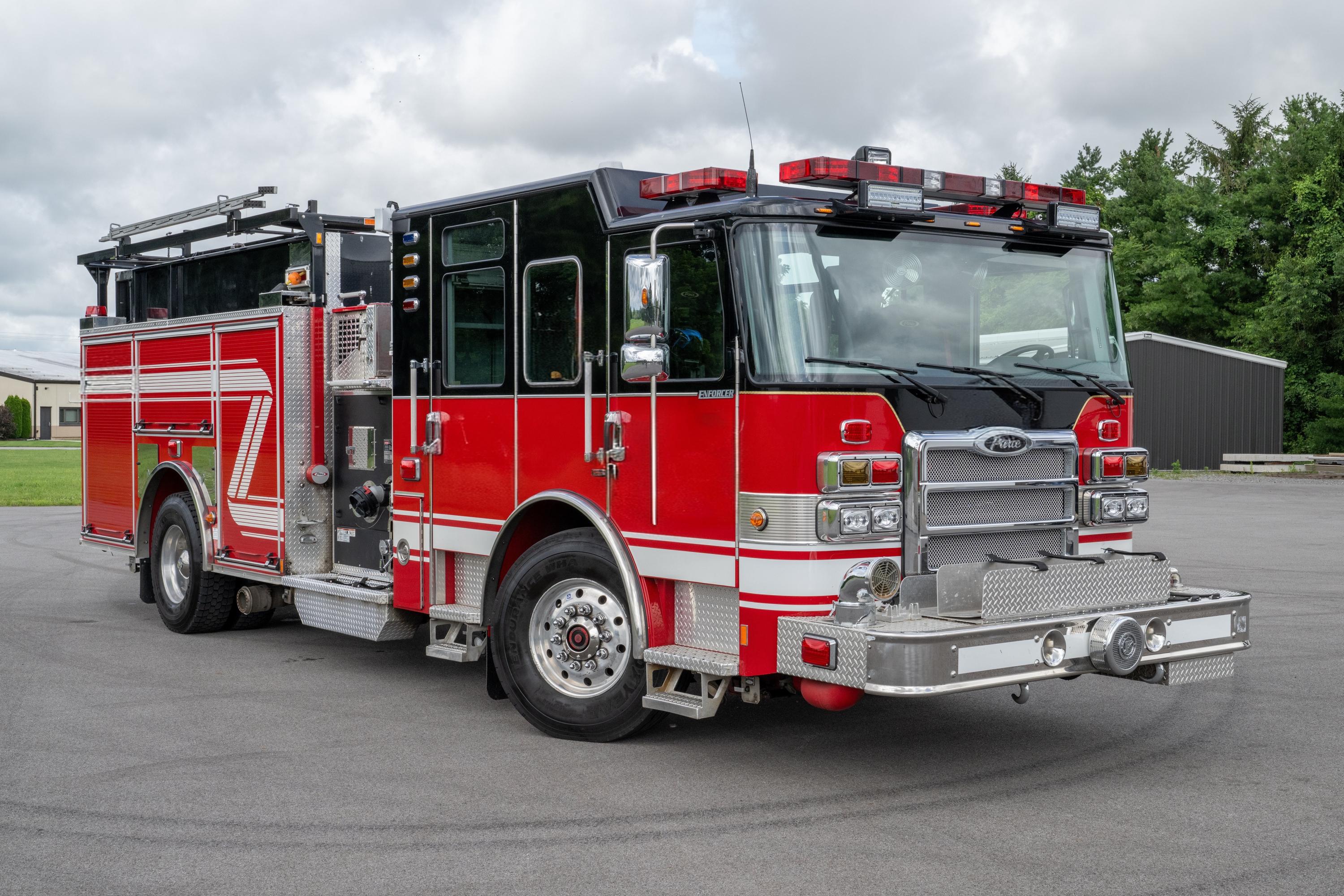 2016 Pierce Enforcer Pumper - image 1