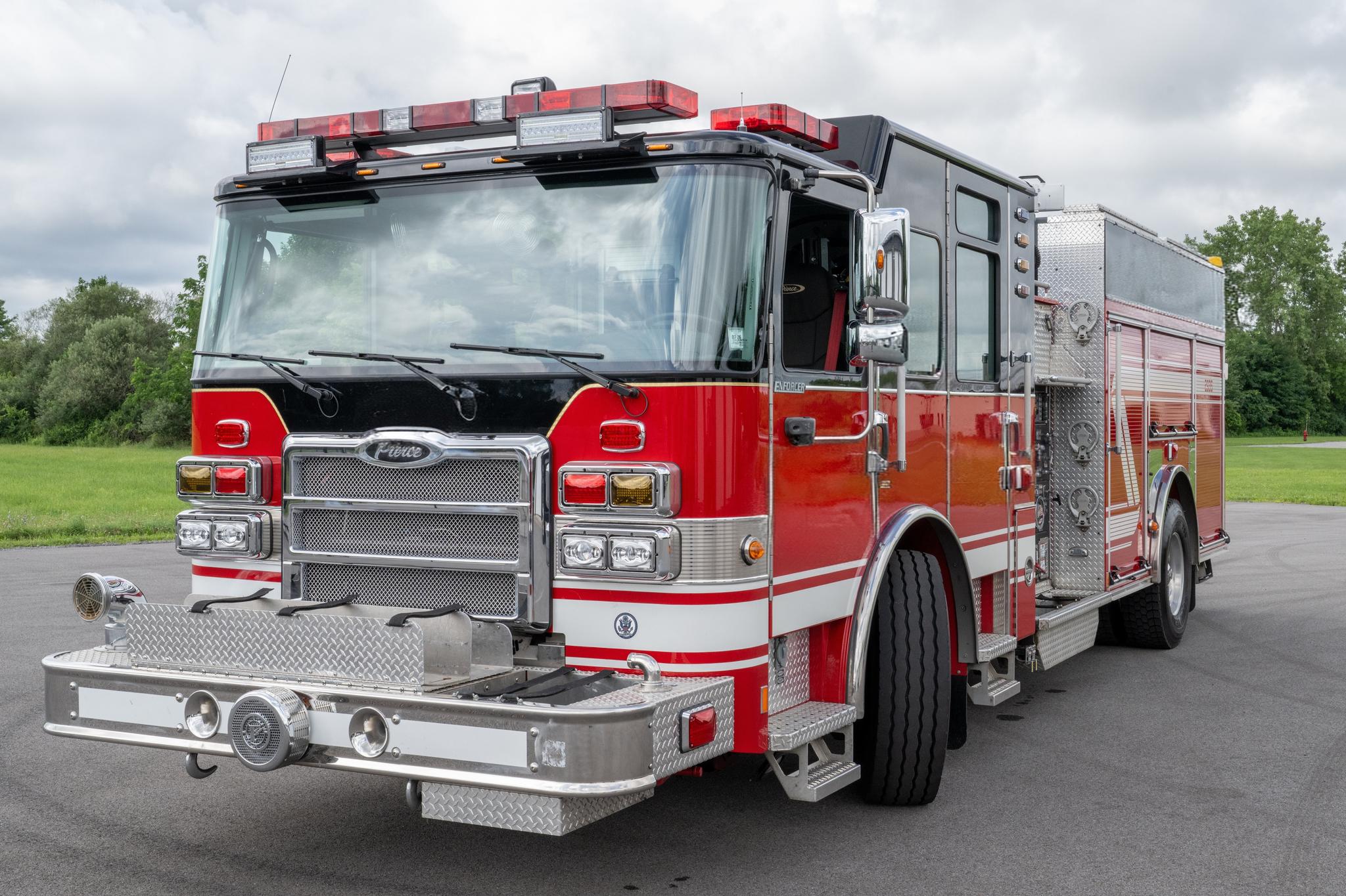 2016 Pierce Enforcer Pumper - image 3