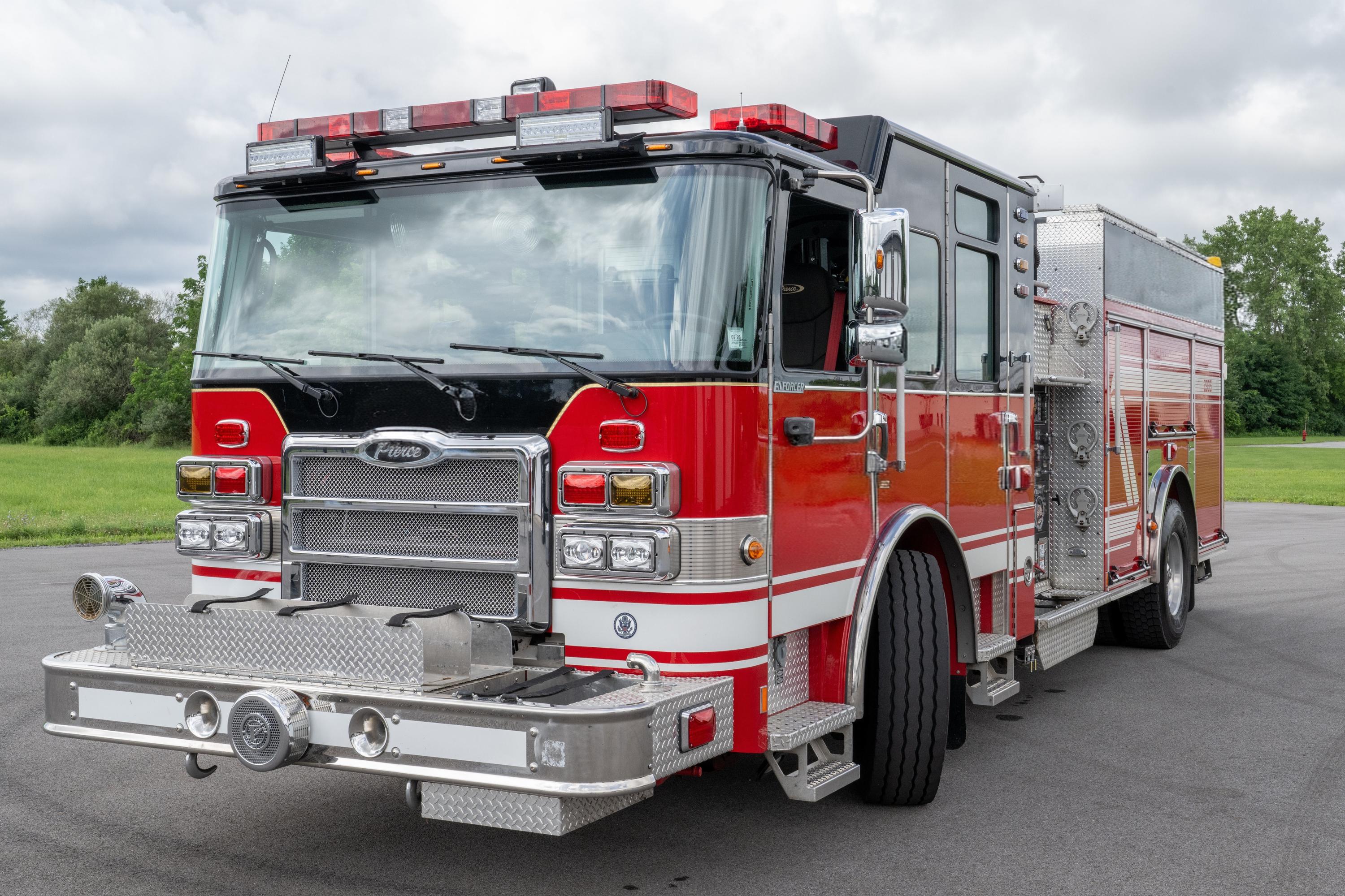 2016 Pierce Enforcer Pumper - image 3