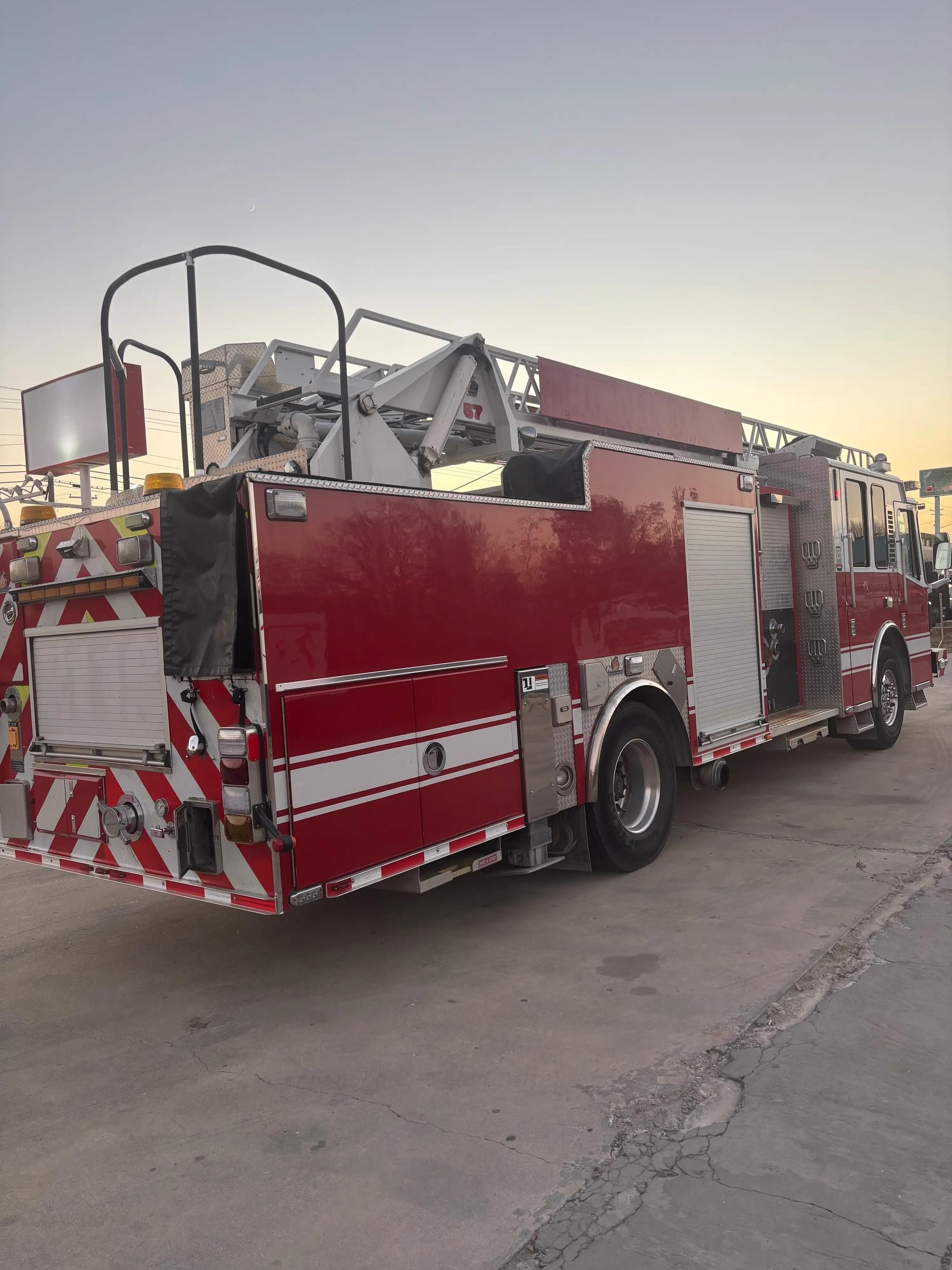 2009 Ferrara Igniter 57' Quint - image 4