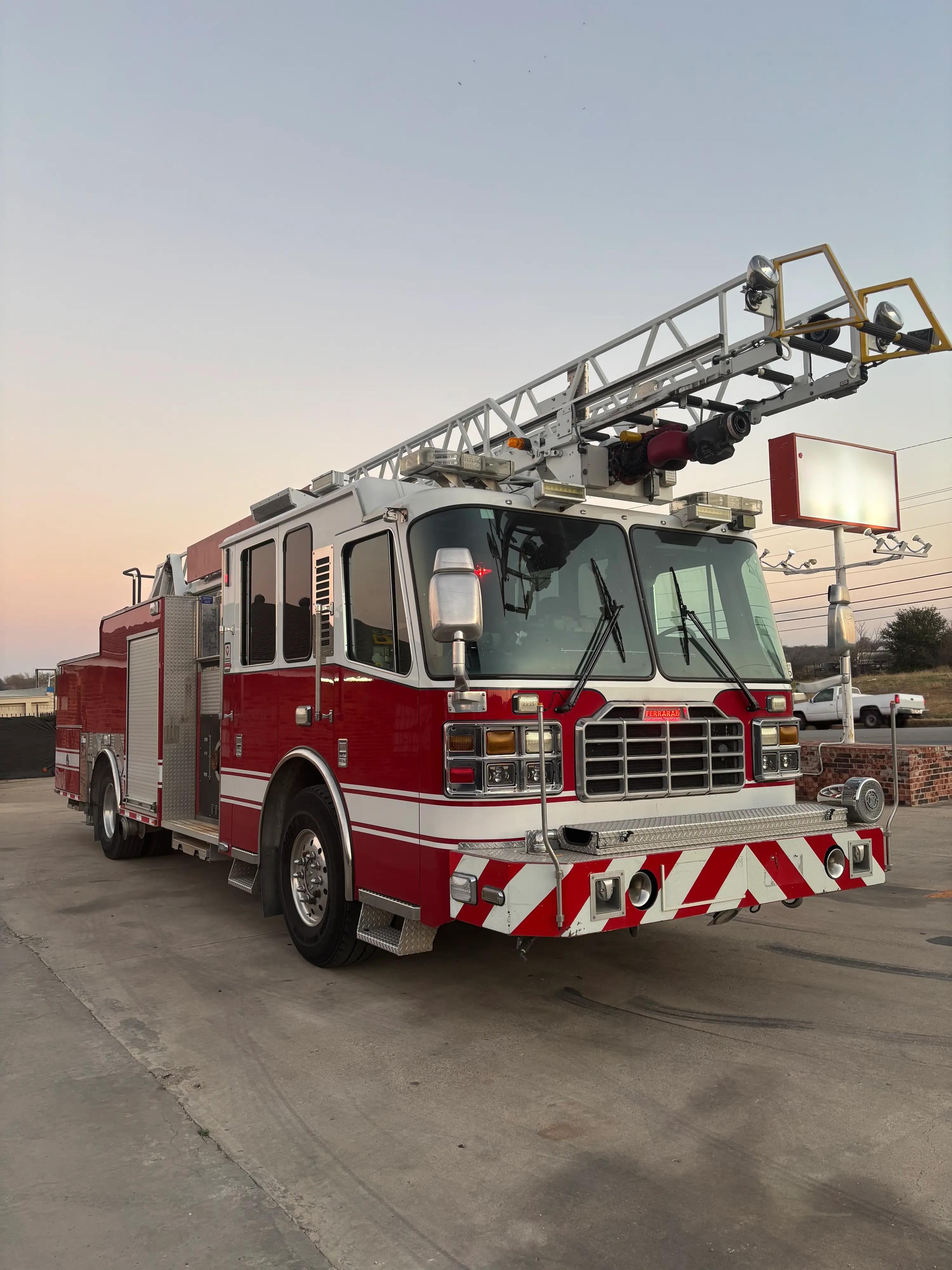 2009 Ferrara Igniter 57' Quint - image 3