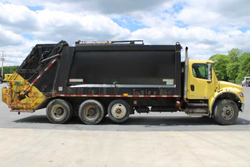 2009 Freightliner Heil Rear Loader — photo 5