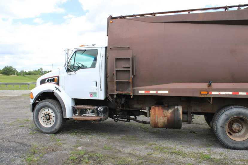 2005 Sterling McNeilus Rear Loader — photo 8