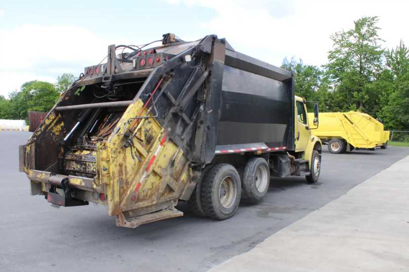 2009 Freightliner Heil Rear Loader — photo 6