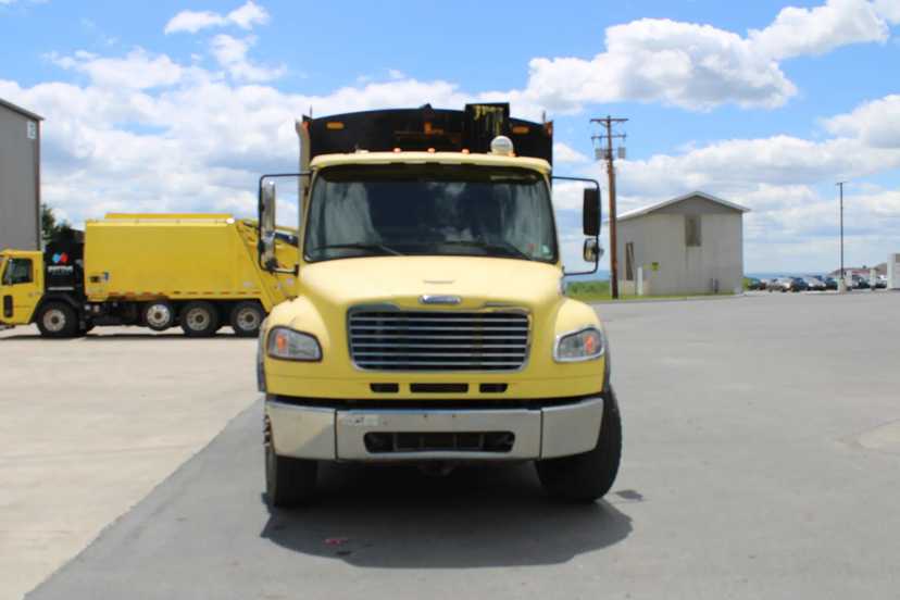 2009 Freightliner Heil Rear Loader — photo 2