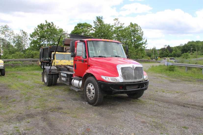 2004 International American Hooklift — photo 3