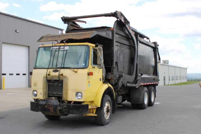 2005 Autocar Heil Front Loader