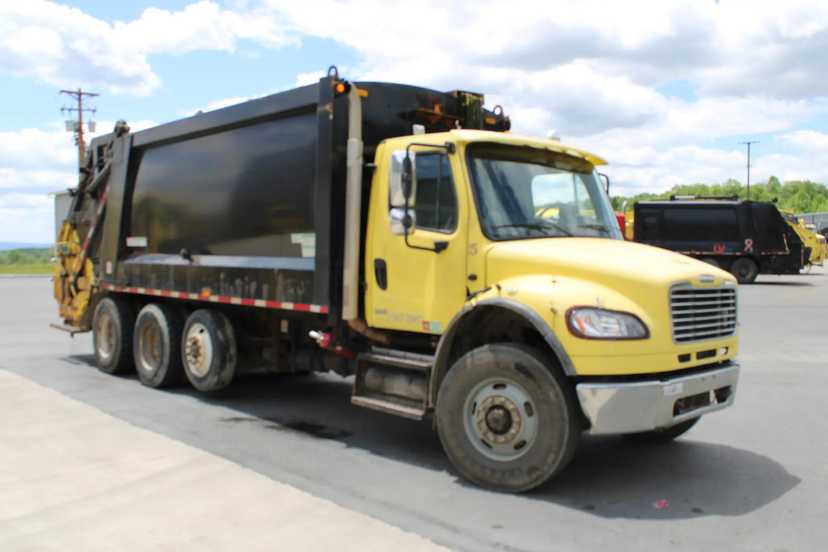 2009 Freightliner Heil Rear Loader — photo 3