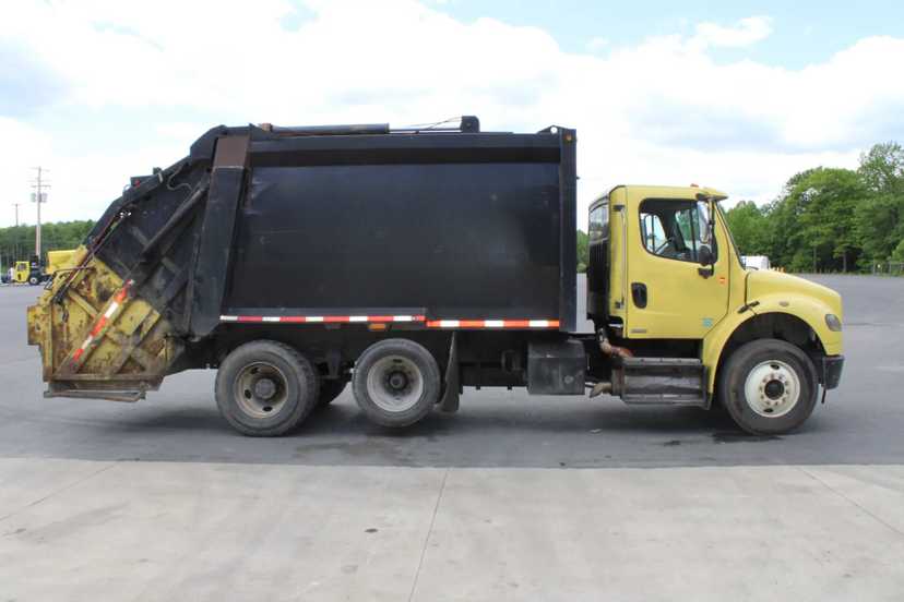 2009 Freightliner Heil Rear Loader — photo 5