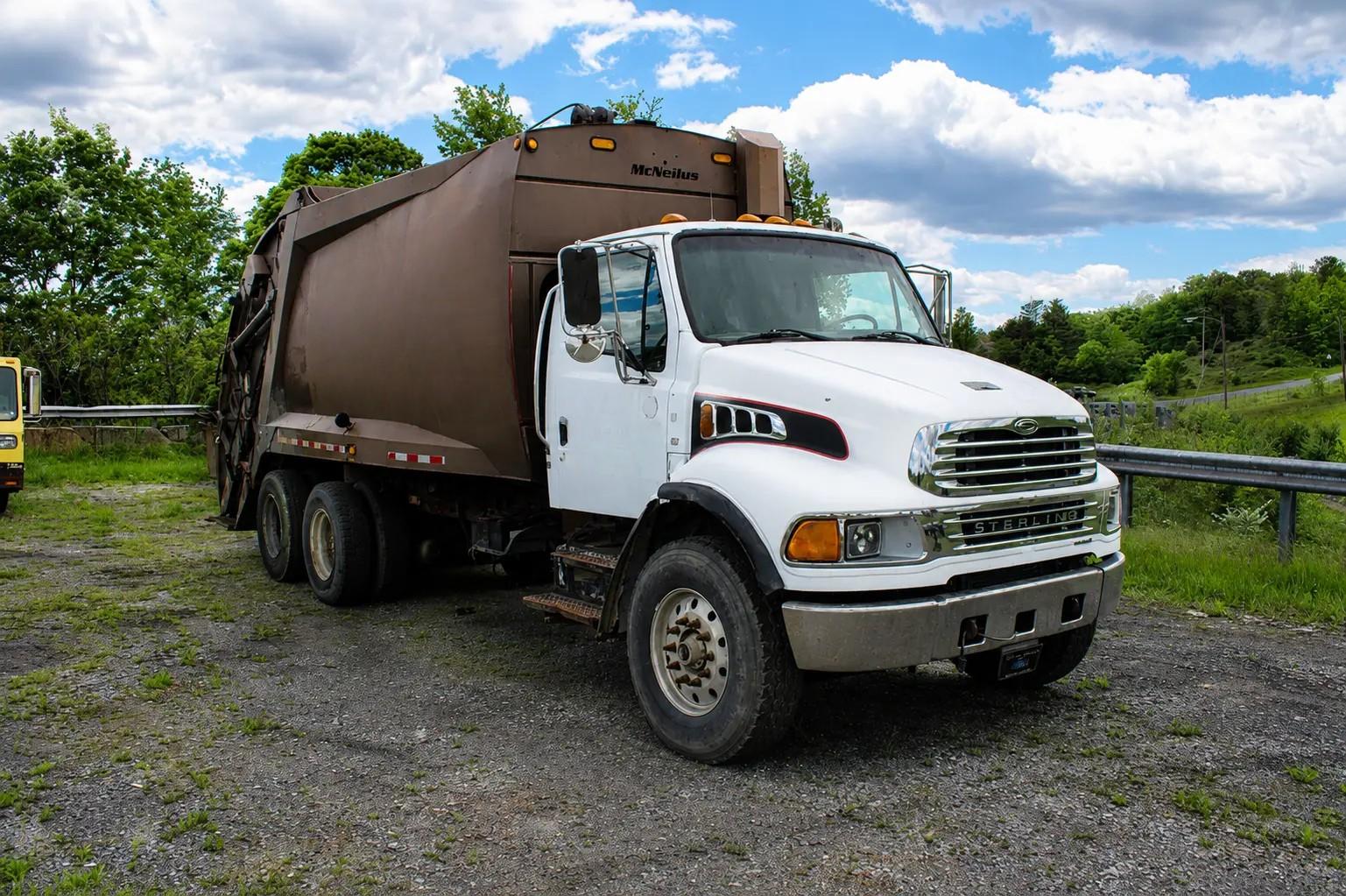 2005 Sterling McNeilus Rear Loader - image 1