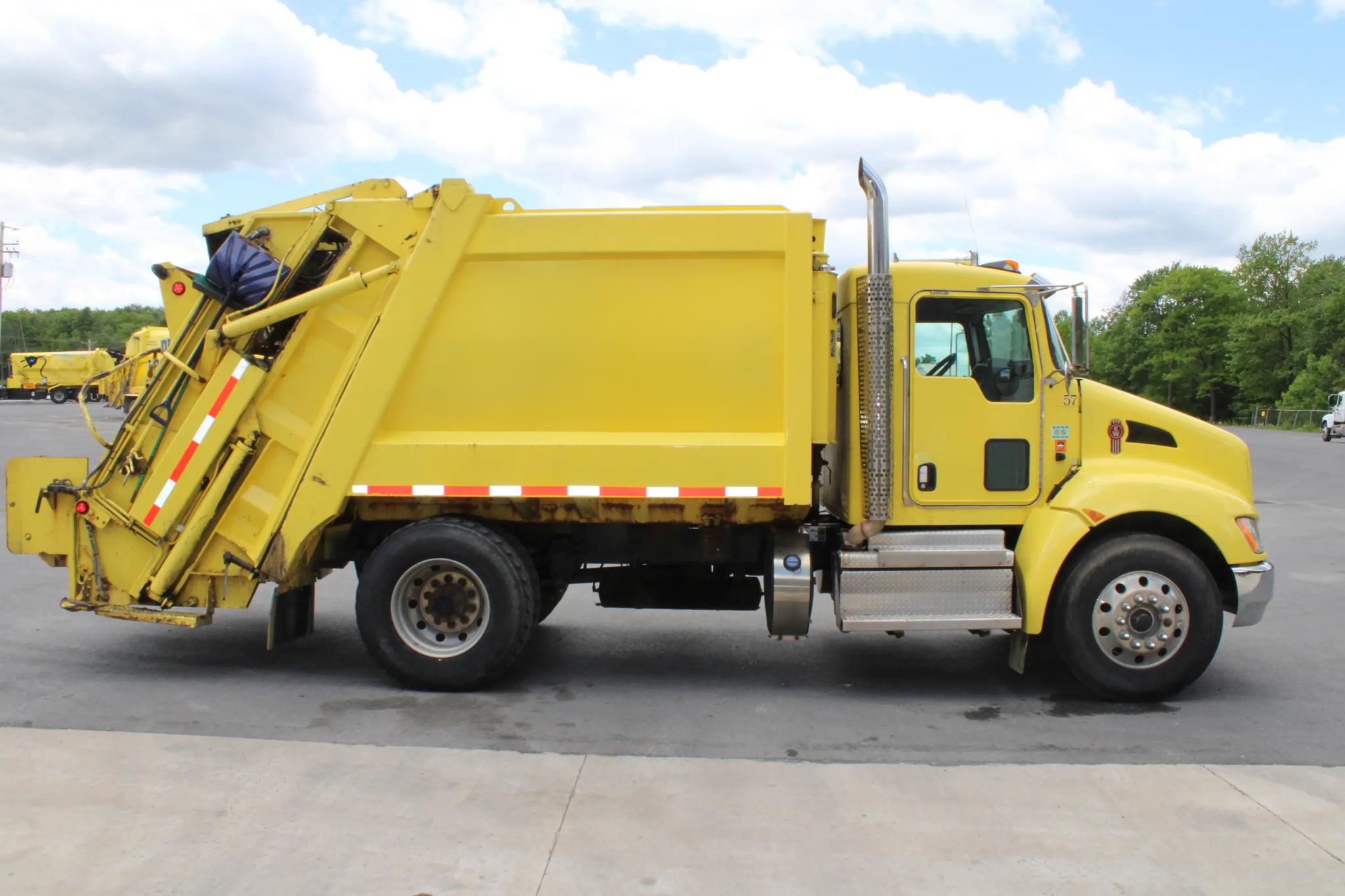 2018 Kenworth Pak-Mor Rear Loader - image 4