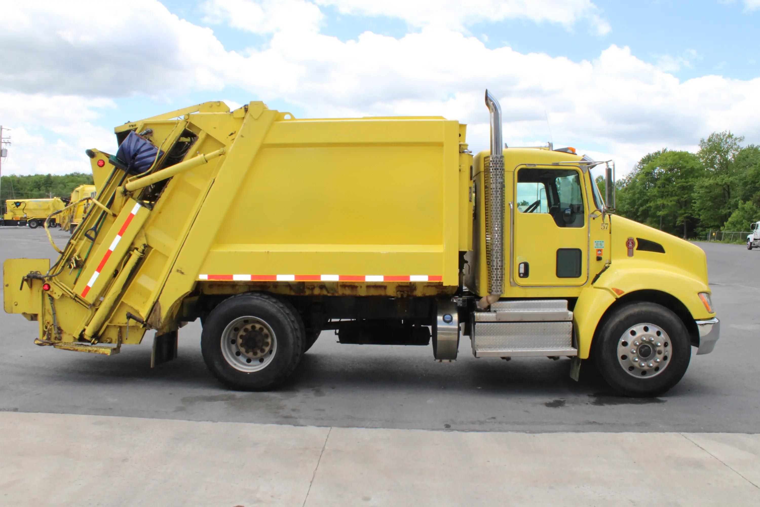 2018 Kenworth Pak-Mor Rear Loader - image 4