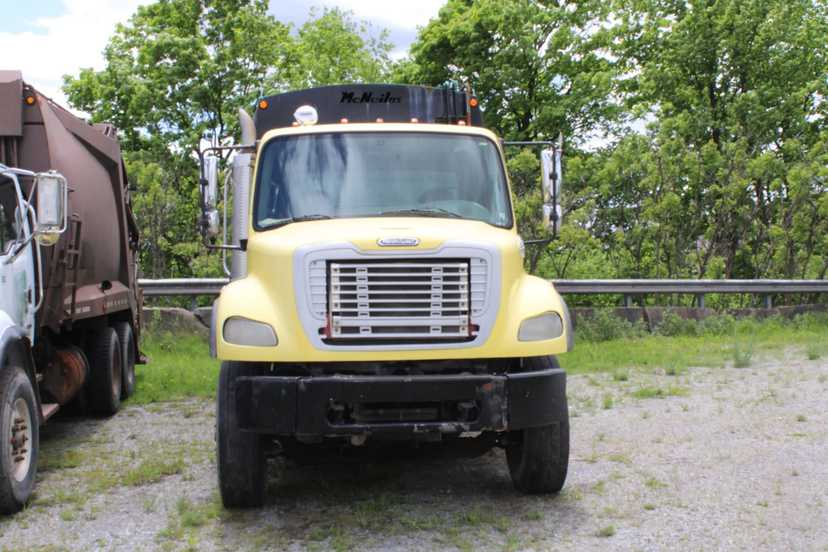 2007 Freightliner McNeilus Rear Loader — photo 5