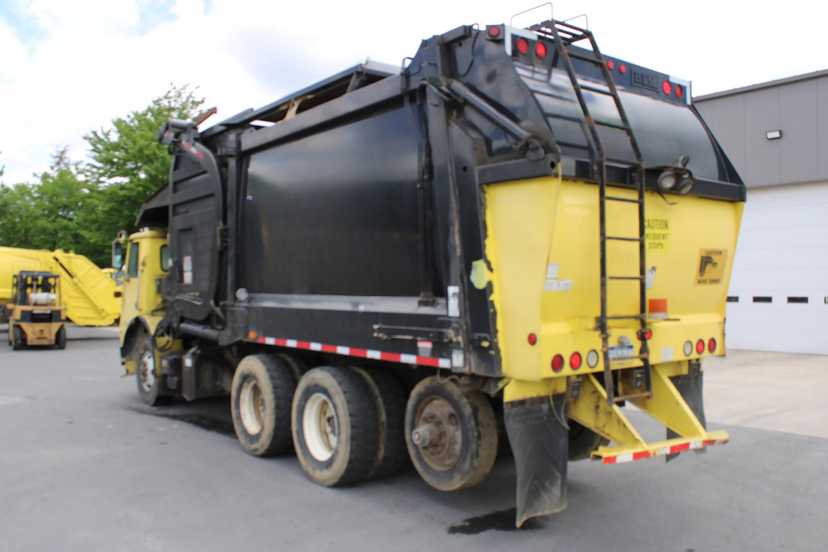 2006 Autocar Heil Front Loader — photo 8