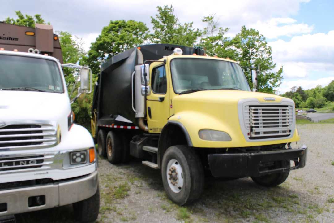 2007 Freightliner McNeilus Rear Loader