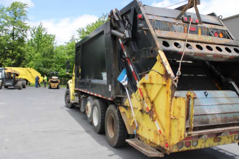 2009 Freightliner Heil Rear Loader — photo 7