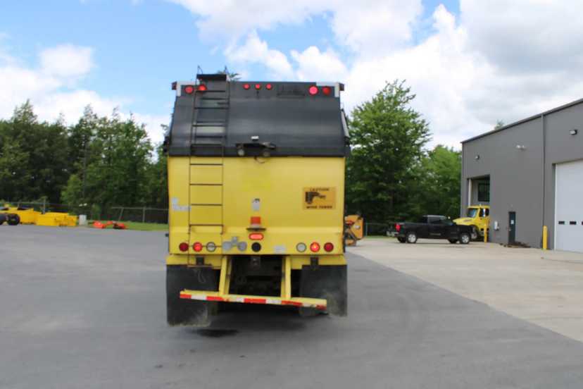 2006 Autocar Heil Front Loader — photo 7