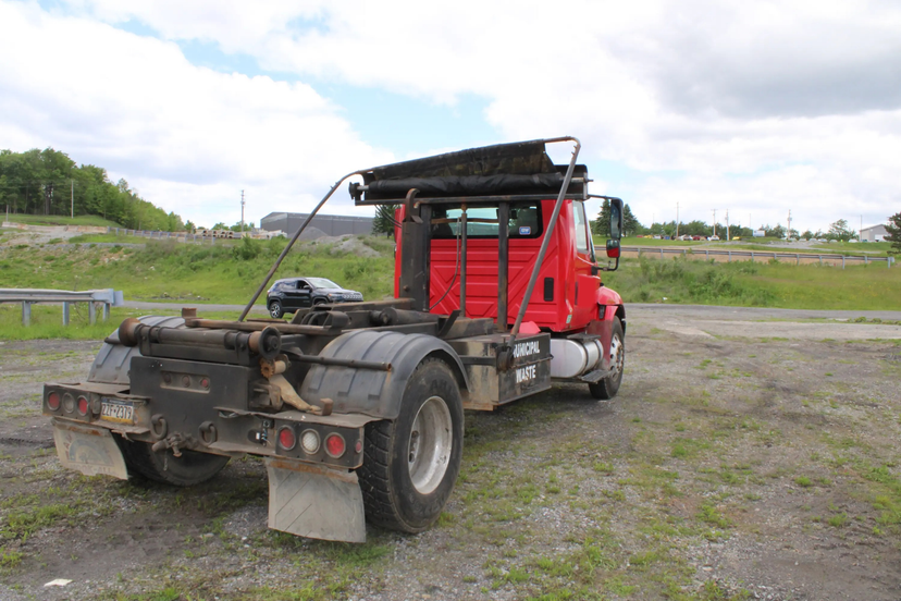 2004 International American Hooklift — photo 6