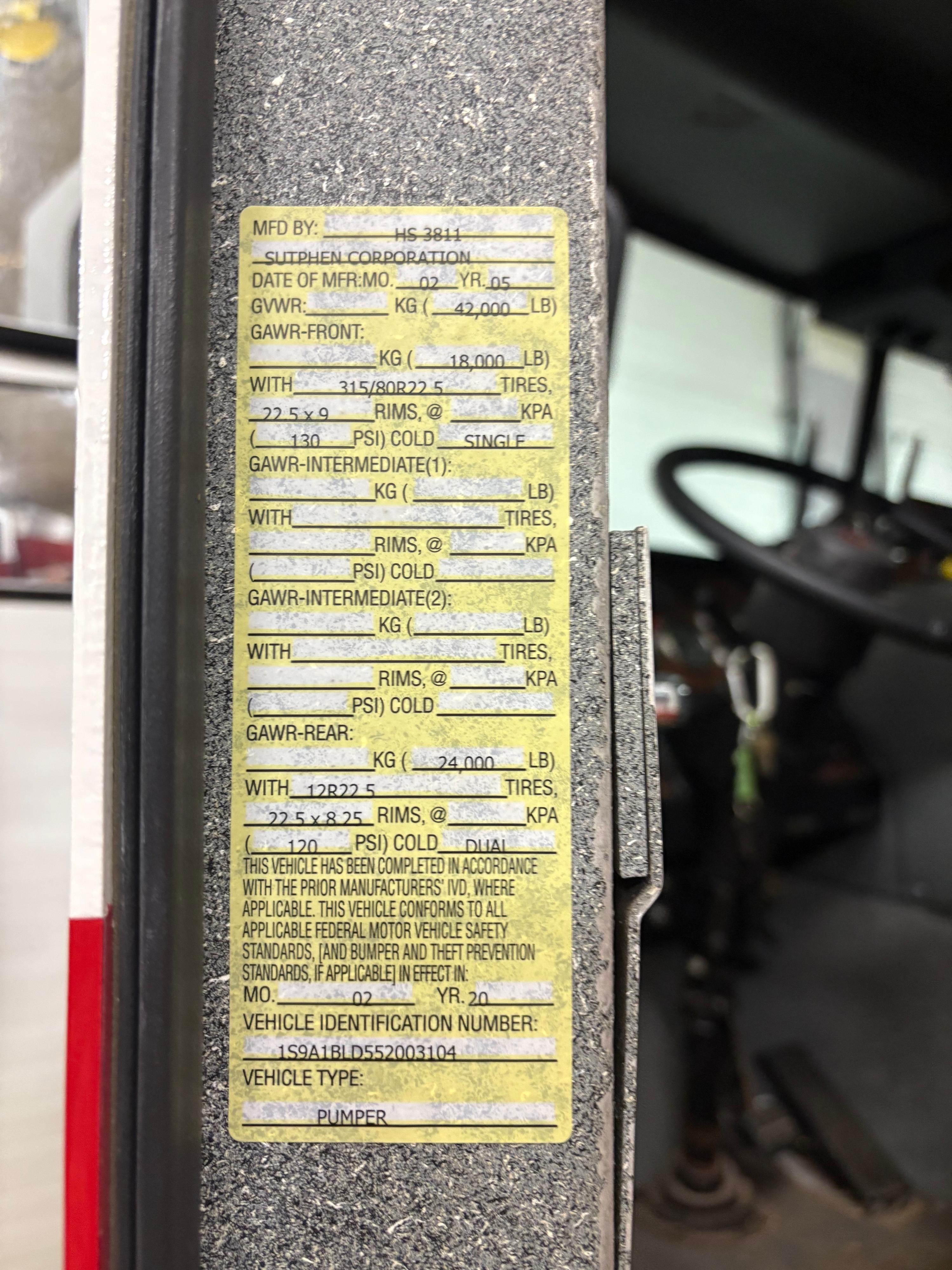 2005 Sutphen pumper - image 22