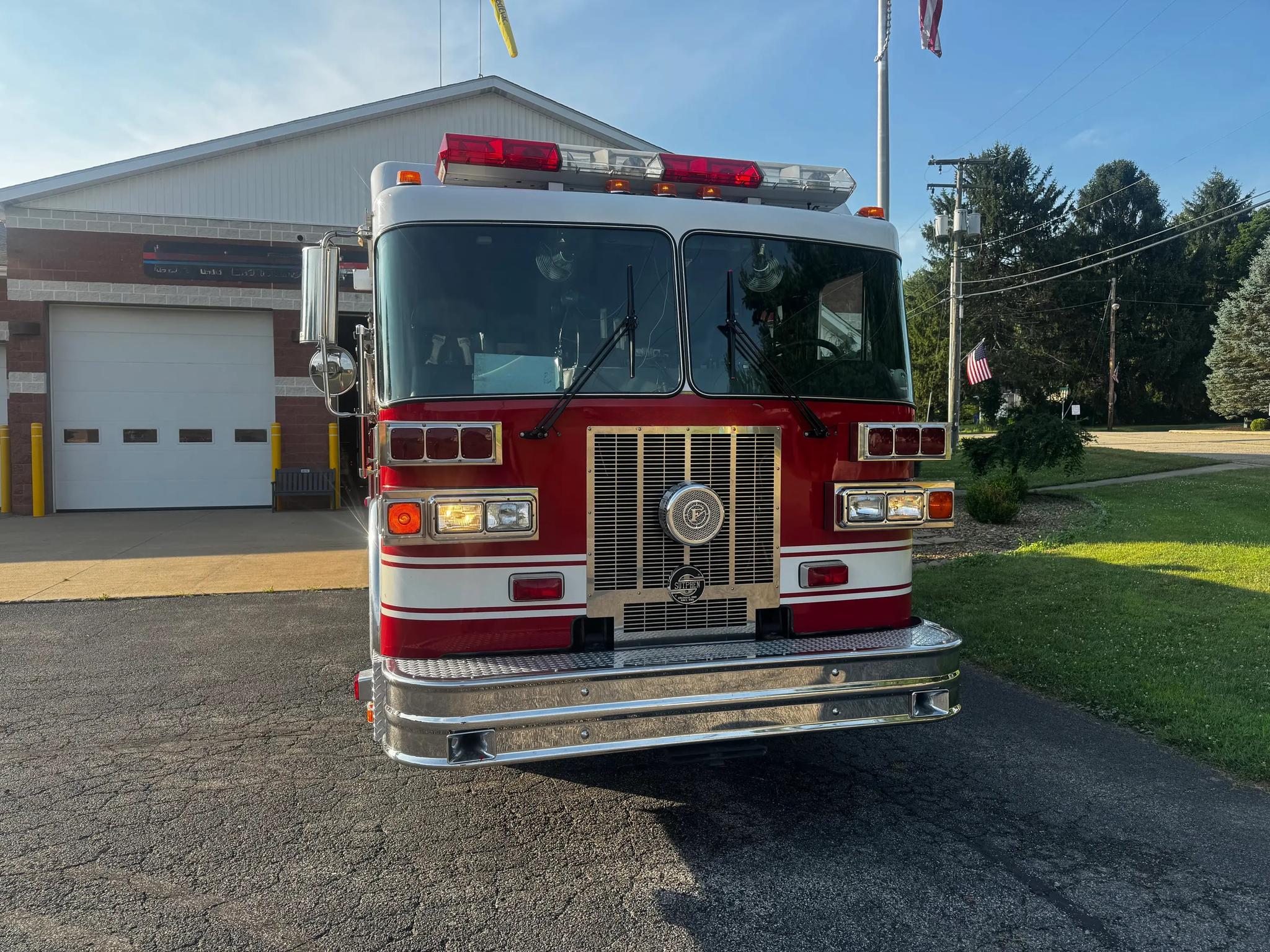 1996 Sutphen Pumper - image 2