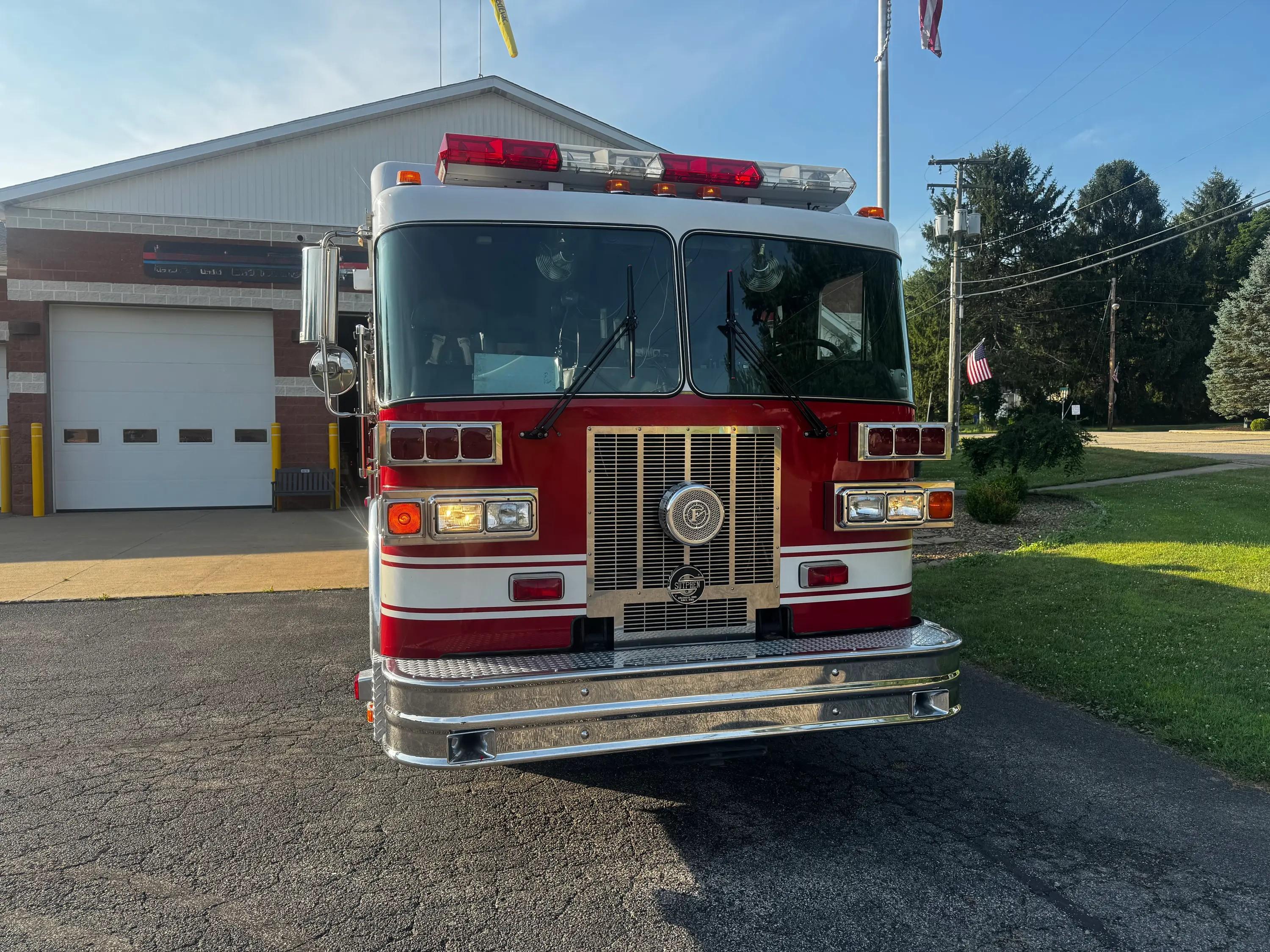 1996 Sutphen Pumper - image 2