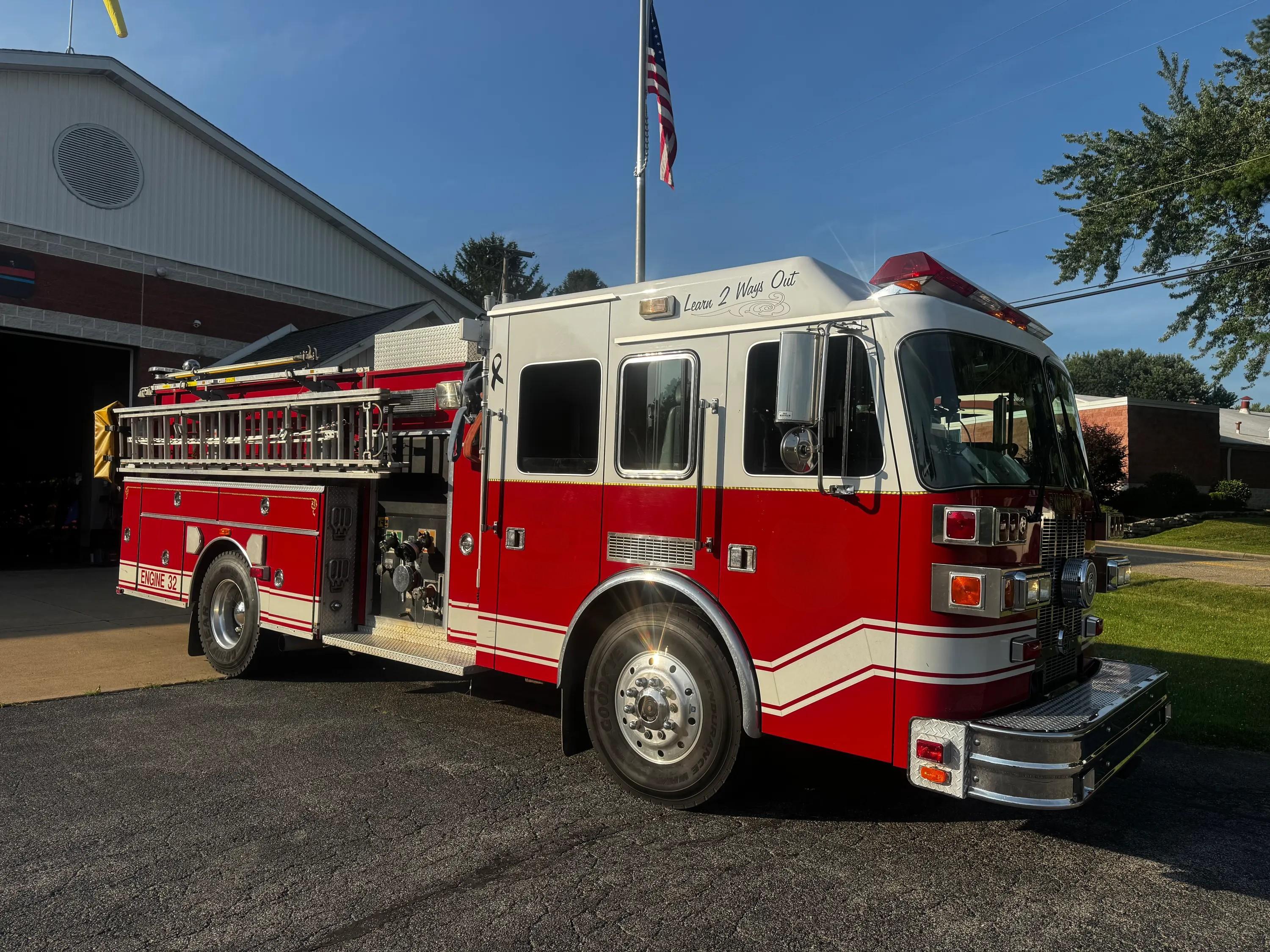 1996 Sutphen Pumper - image 1
