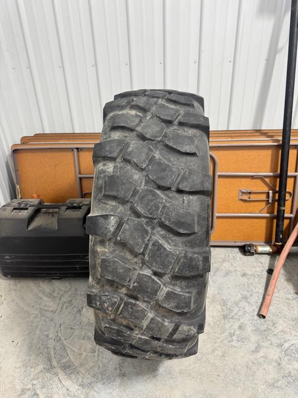 One Michelin 395/80R20 - image 5