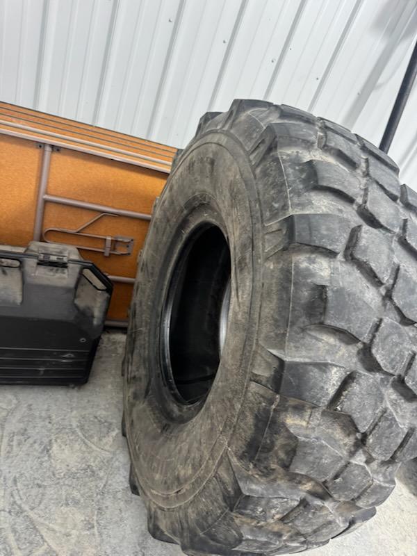 One Michelin 395/80R20 - image 4