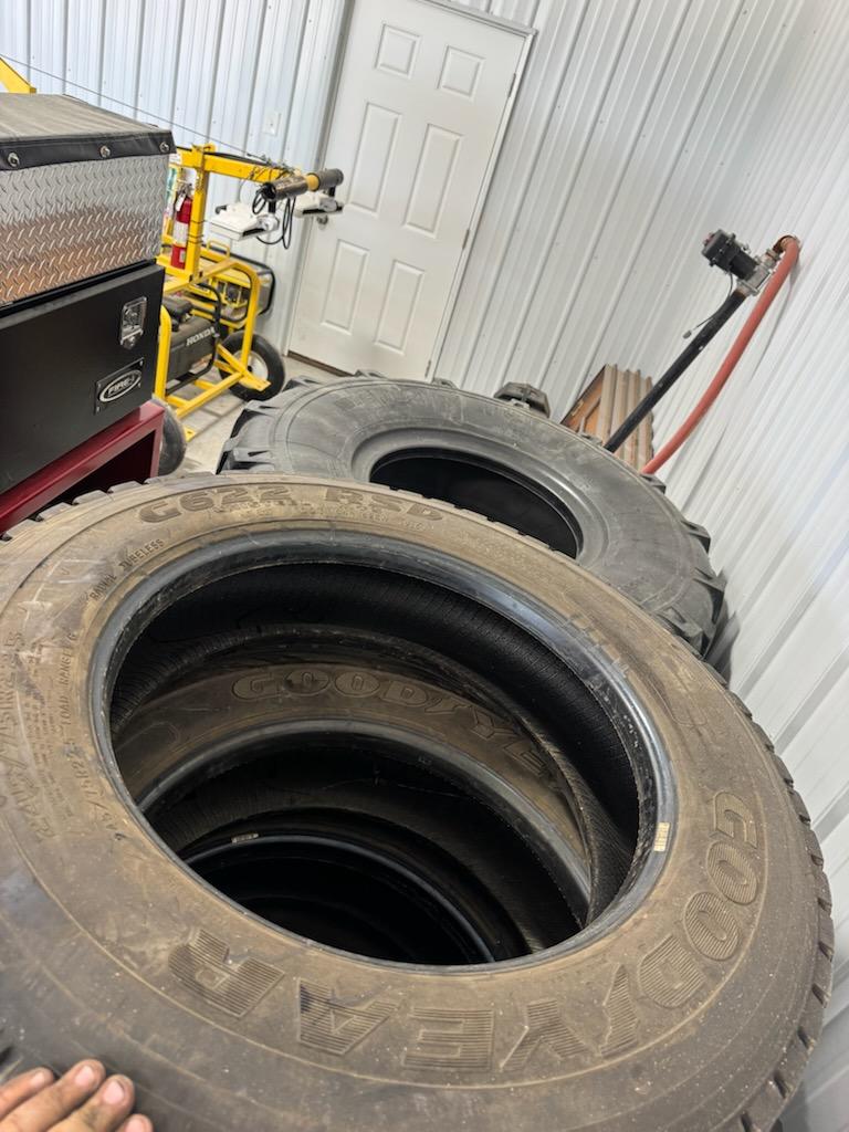 6 Goodyear G622 RSD 245/75R22.5 - image 1