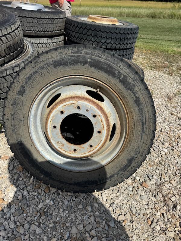 6 Toyo M608 225/70R19.5 - image 1