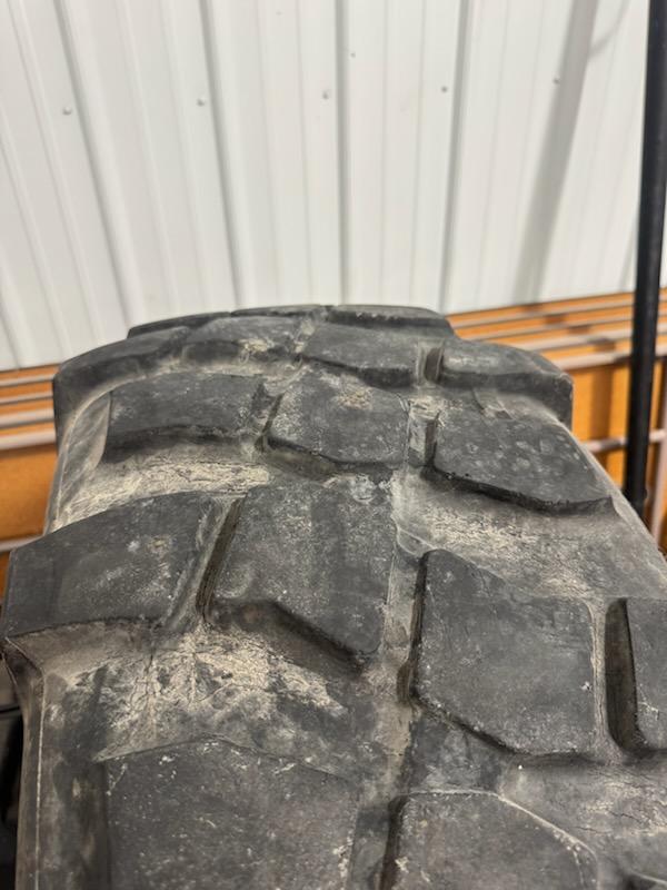 One Michelin 395/80R20 - image 2
