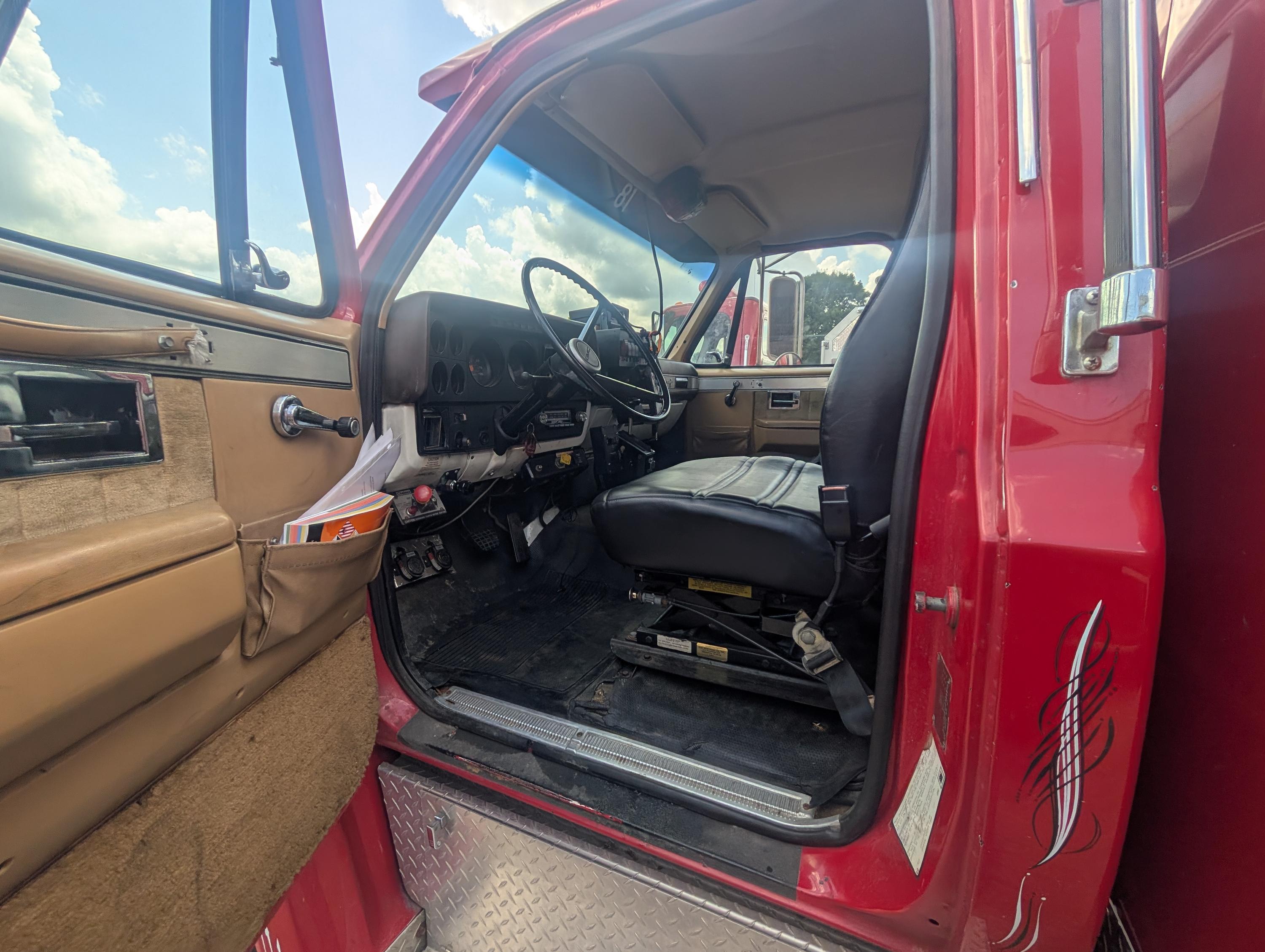 1986 GMC Medium Rescue - image 22