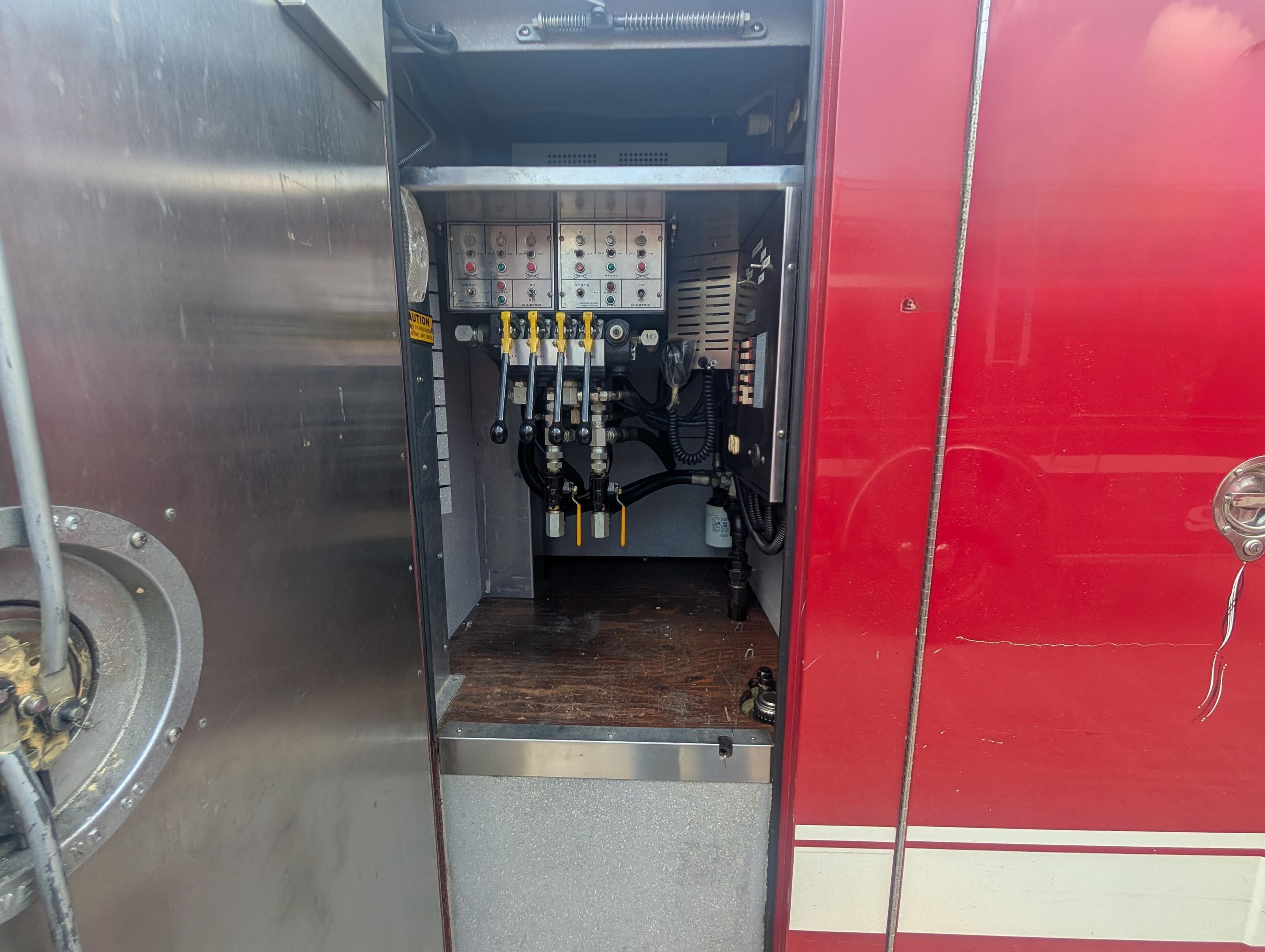 1986 GMC Medium Rescue - image 21