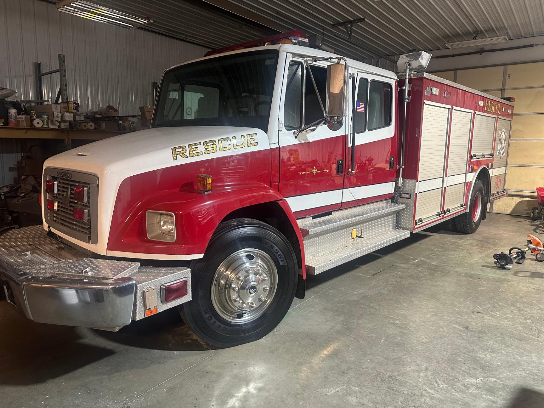 1996 Smeal Freightliner Heavy Rescue - image 1