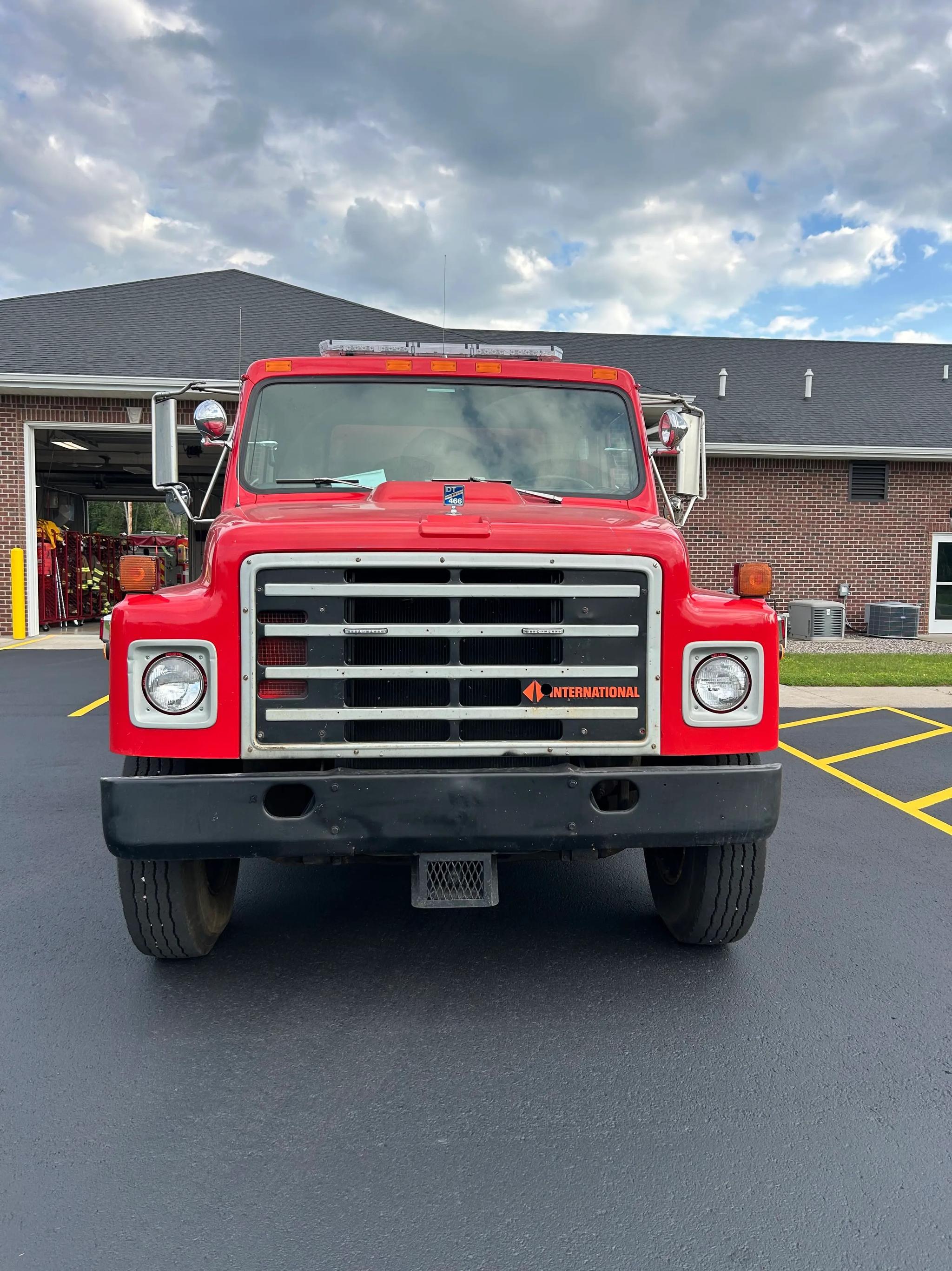 1986 International s1900 Tanker - image 2