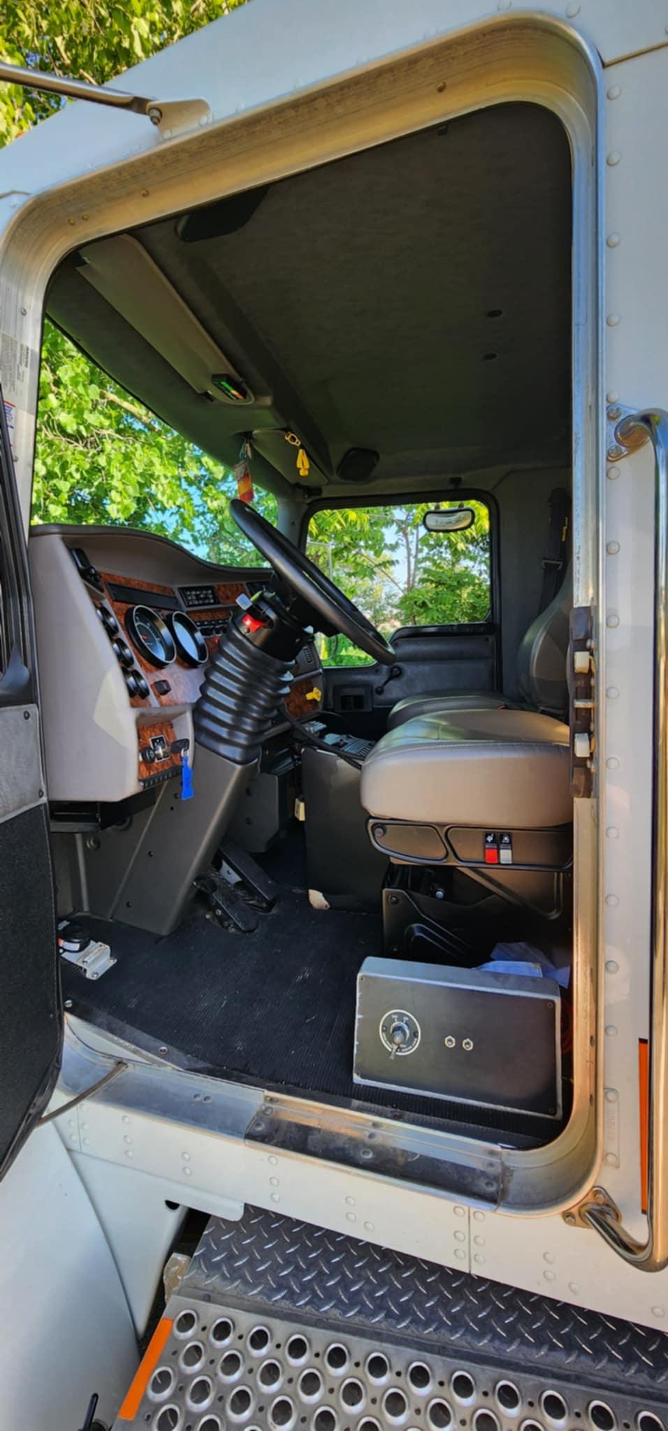 2002 Kenworth T300 Rescue - image 13