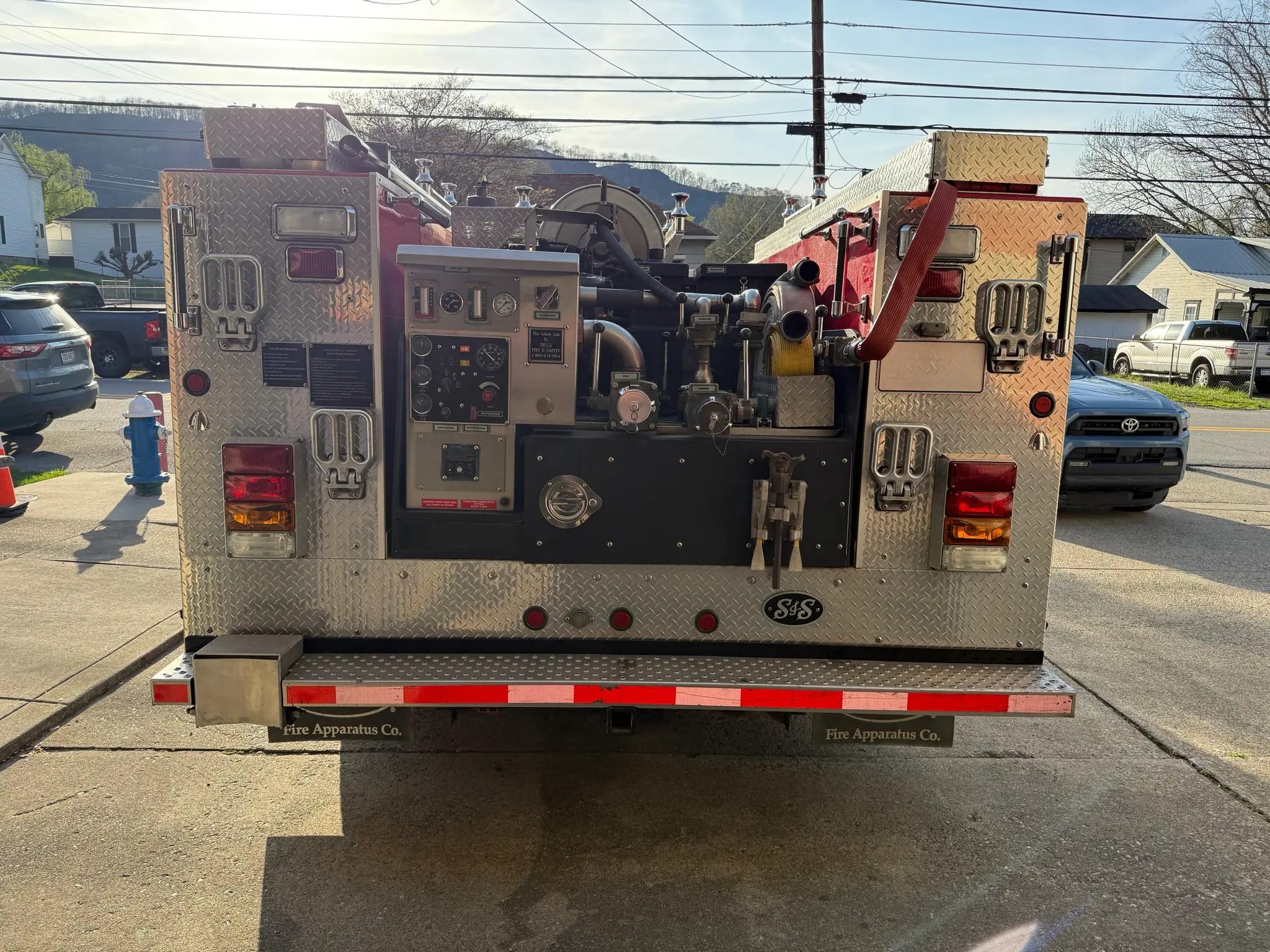 2005 F-550 Brush/Rescue 300/300/20, 4x4 - image 2