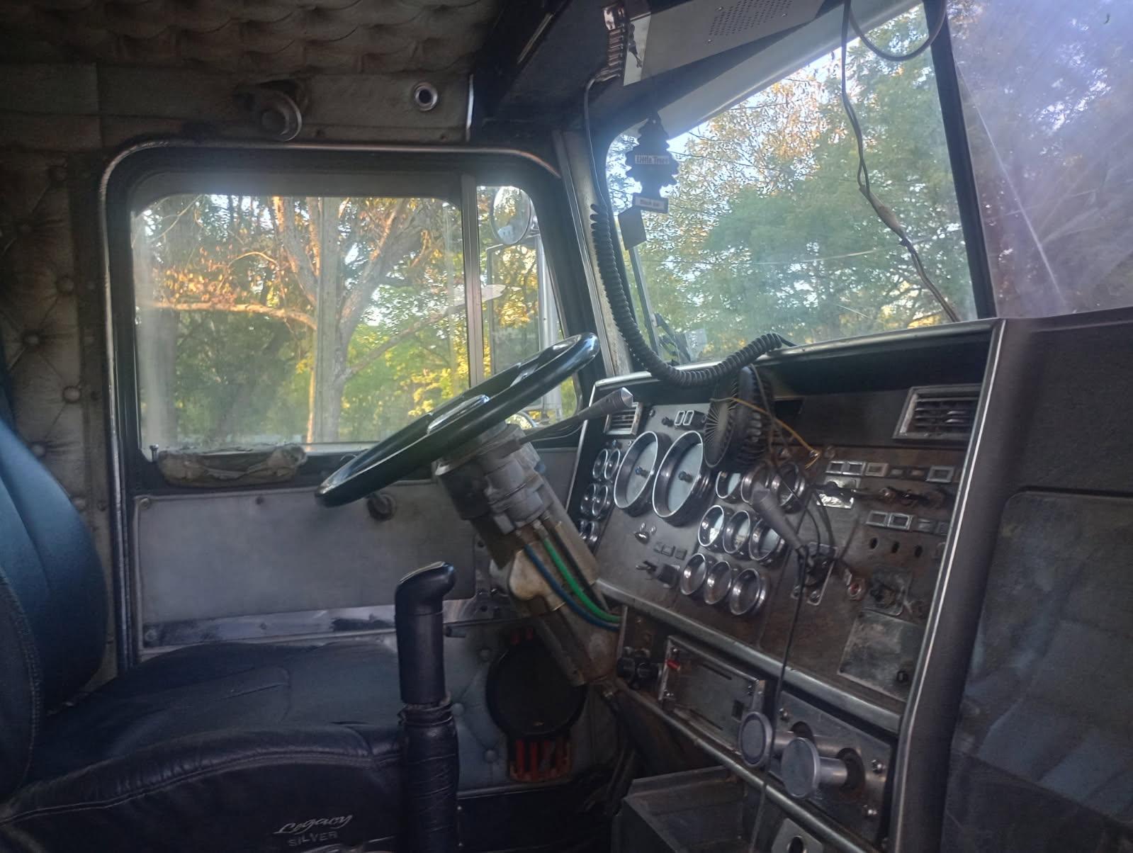 1989 Kenworth W900 Dump Truck - image 5