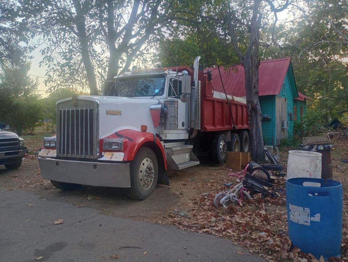 1989 Kenworth W900 Dump Truck - image 1