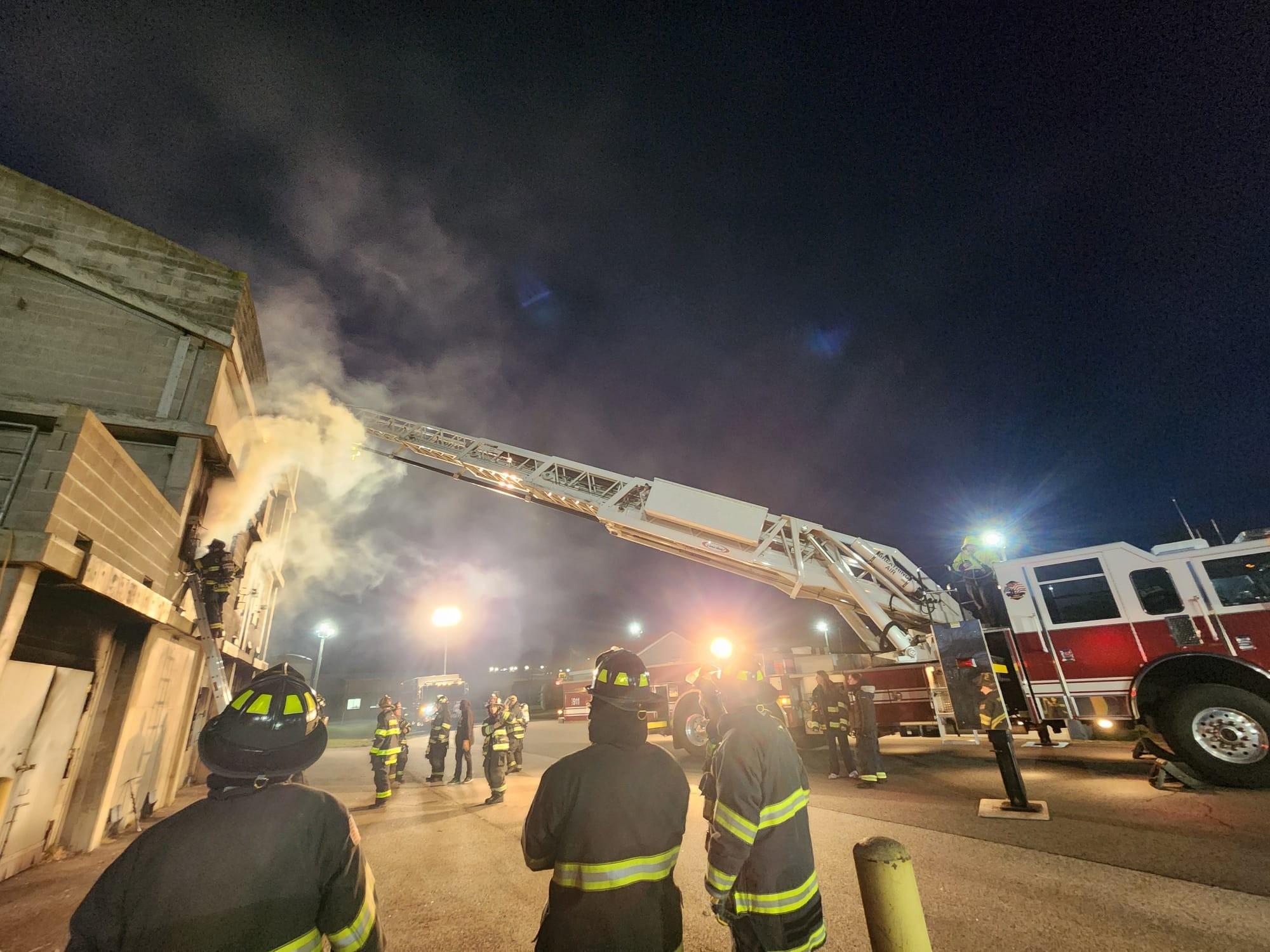 2004 95' Pierce Mid-Mount Tower - image 11
