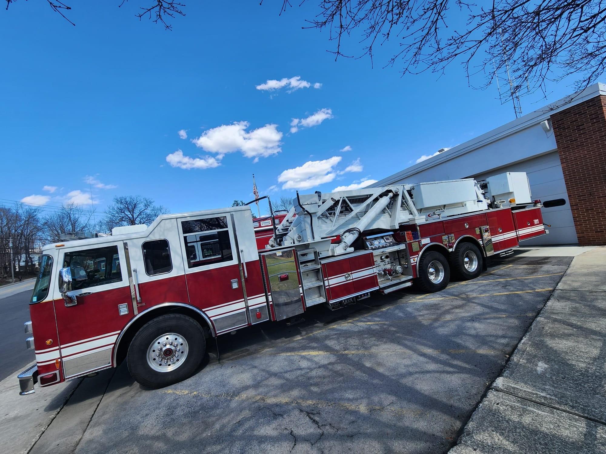2004 95' Pierce Mid-Mount Tower - image 6